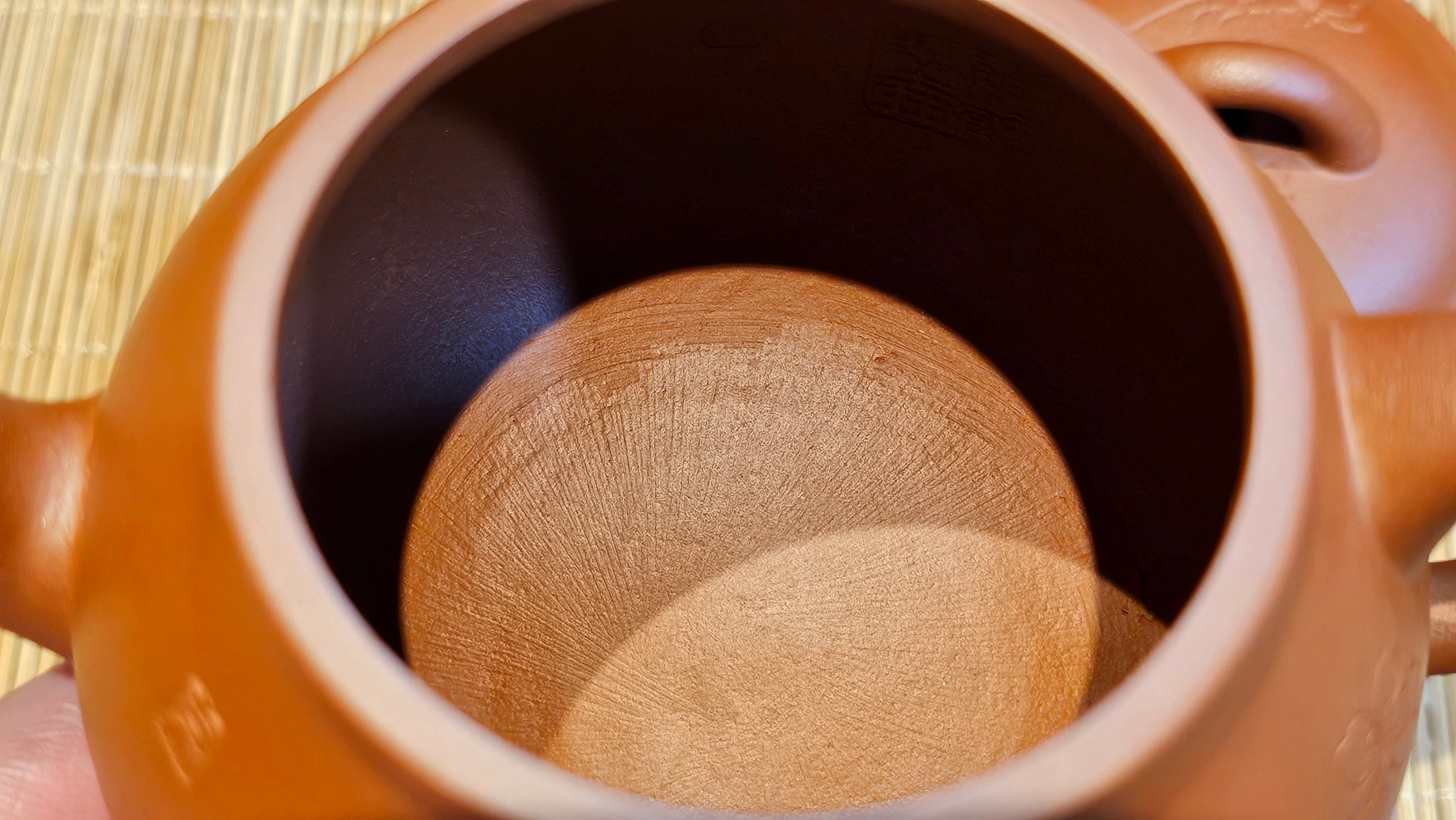 Meng Chen San Zu《孟臣三足》, 187.6ml, Xiao Hong Ni 小红泥, by our Craftsman Zhang Huan 张欢, Engraving by Craftsman Pe'eng Pe'eng 芃芃。~ Congratulations to Ms S.M.!!, 1827hrs 17th July 2025, Velden! The Netherlands 🇳🇱.