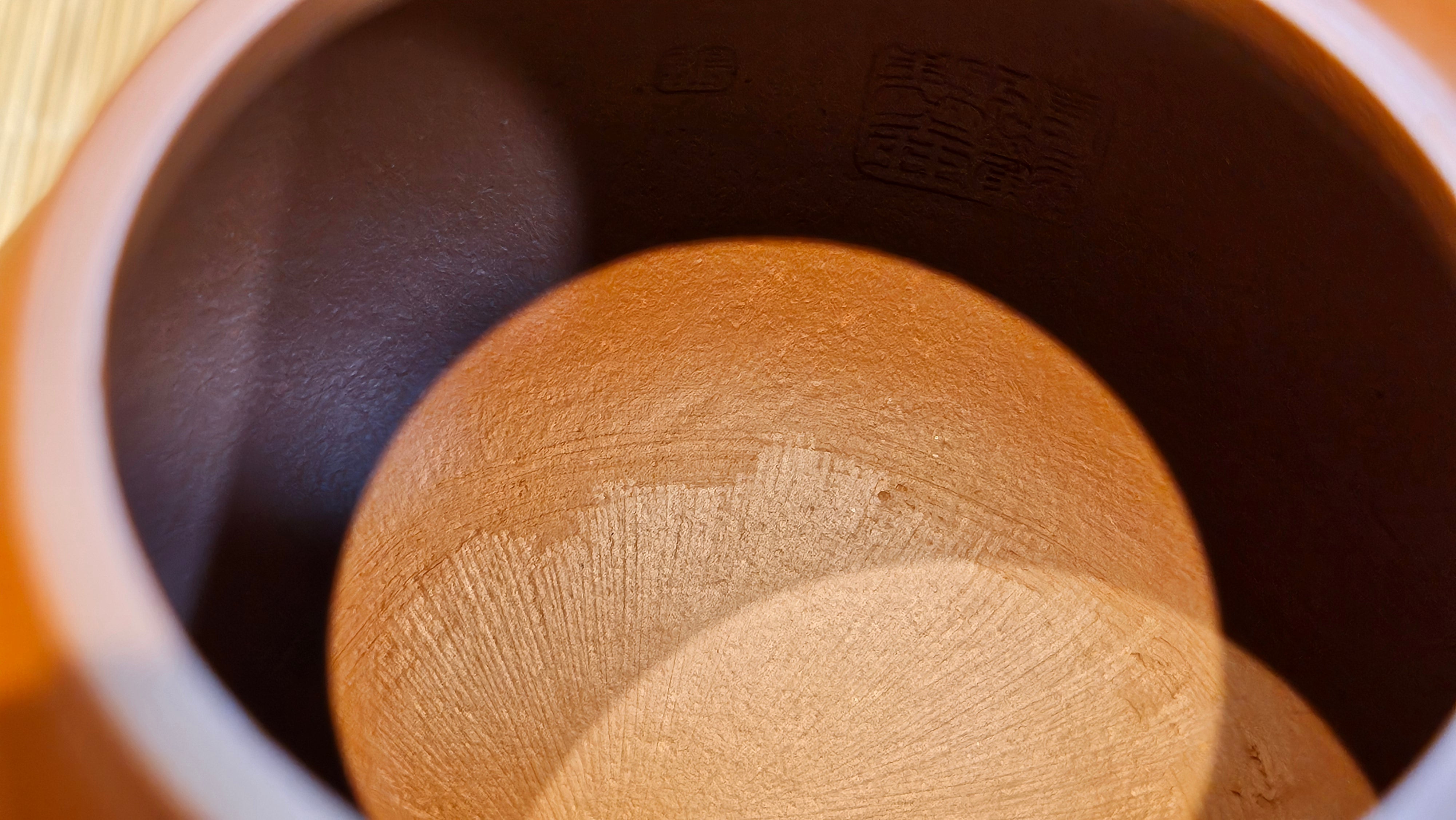 Meng Chen San Zu《孟臣三足》, 187.6ml, Xiao Hong Ni 小红泥, by our Craftsman Zhang Huan 张欢, Engraving by Craftsman Pe'eng Pe'eng 芃芃。~ Congratulations to Ms S.M.!!, 1827hrs 17th July 2025, Velden! The Netherlands 🇳🇱.