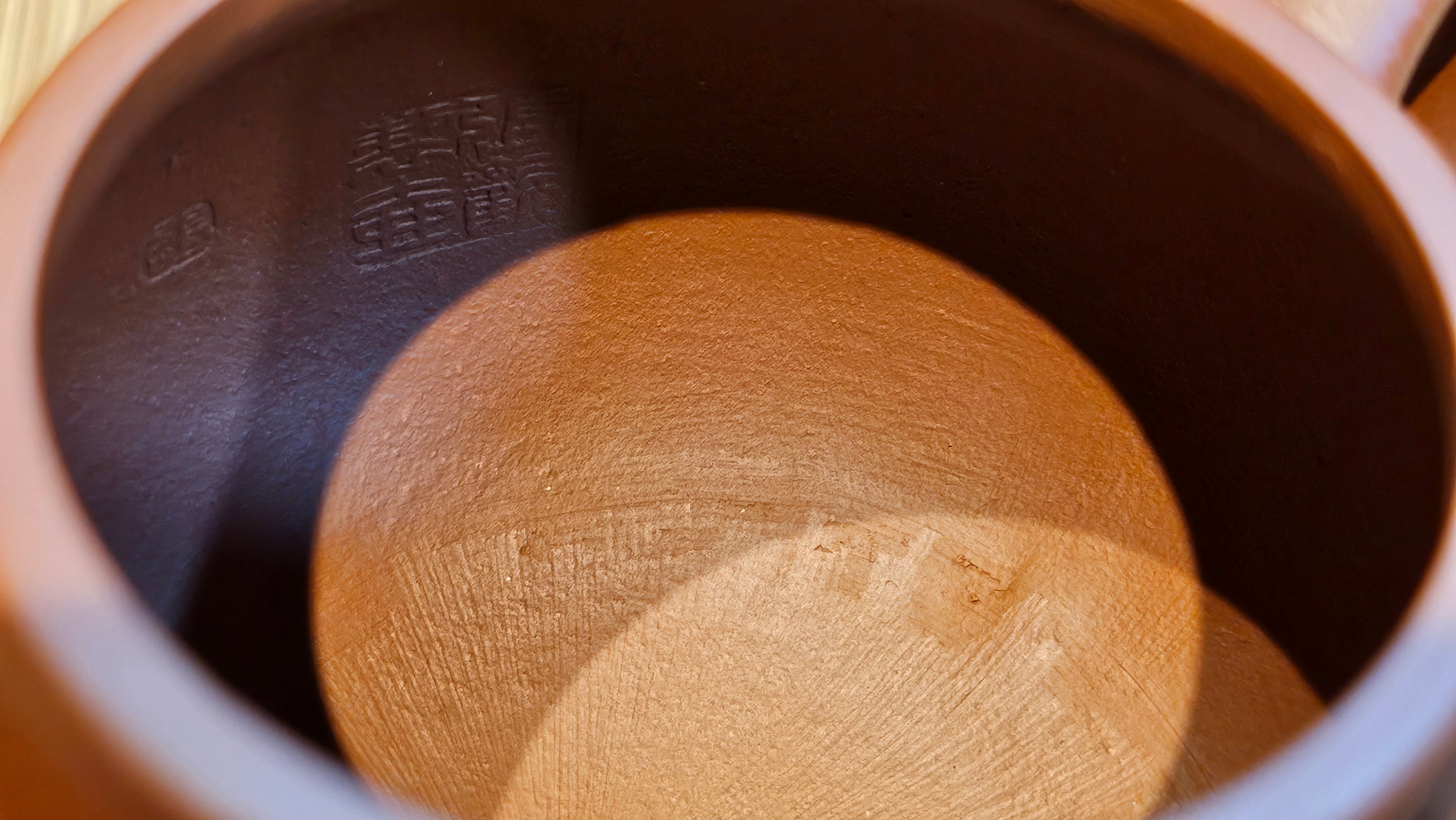 Meng Chen San Zu《孟臣三足》, 187.6ml, Xiao Hong Ni 小红泥, by our Craftsman Zhang Huan 张欢, Engraving by Craftsman Pe'eng Pe'eng 芃芃。~ Congratulations to Ms S.M.!!, 1827hrs 17th July 2025, Velden! The Netherlands 🇳🇱.