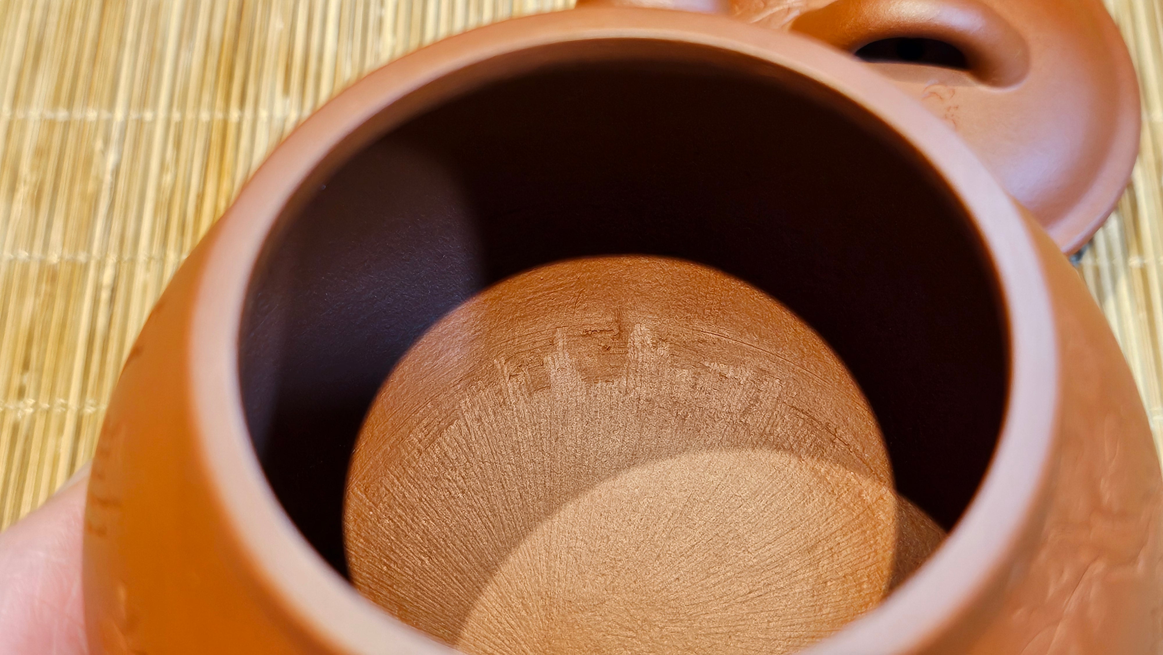 Meng Chen San Zu《孟臣三足》, 187.6ml, Xiao Hong Ni 小红泥, by our Craftsman Zhang Huan 张欢, Engraving by Craftsman Pe'eng Pe'eng 芃芃。~ Congratulations to Ms S.M.!!, 1827hrs 17th July 2025, Velden! The Netherlands 🇳🇱.