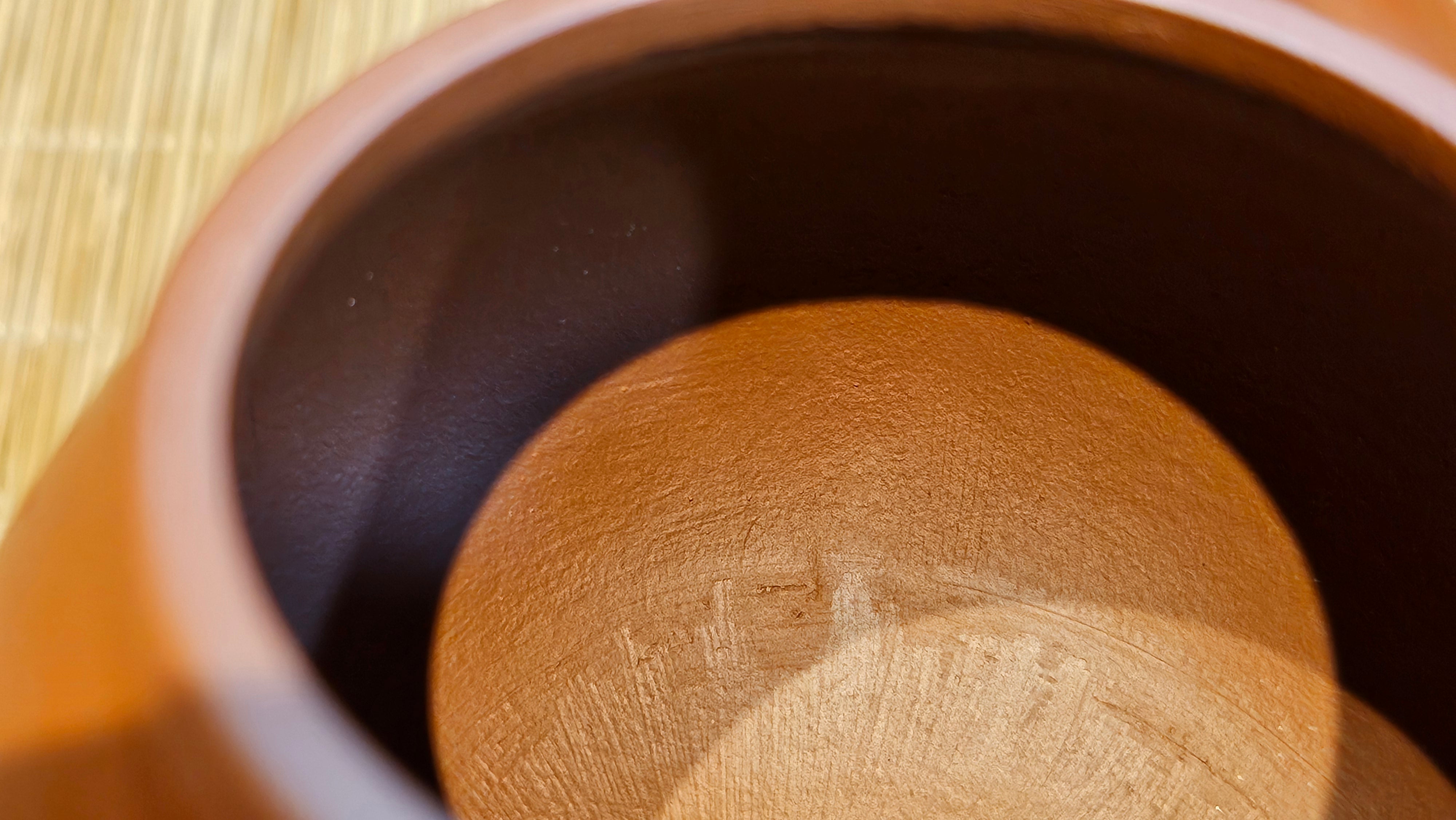 Meng Chen San Zu《孟臣三足》, 187.6ml, Xiao Hong Ni 小红泥, by our Craftsman Zhang Huan 张欢, Engraving by Craftsman Pe'eng Pe'eng 芃芃。~ Congratulations to Ms S.M.!!, 1827hrs 17th July 2025, Velden! The Netherlands 🇳🇱.