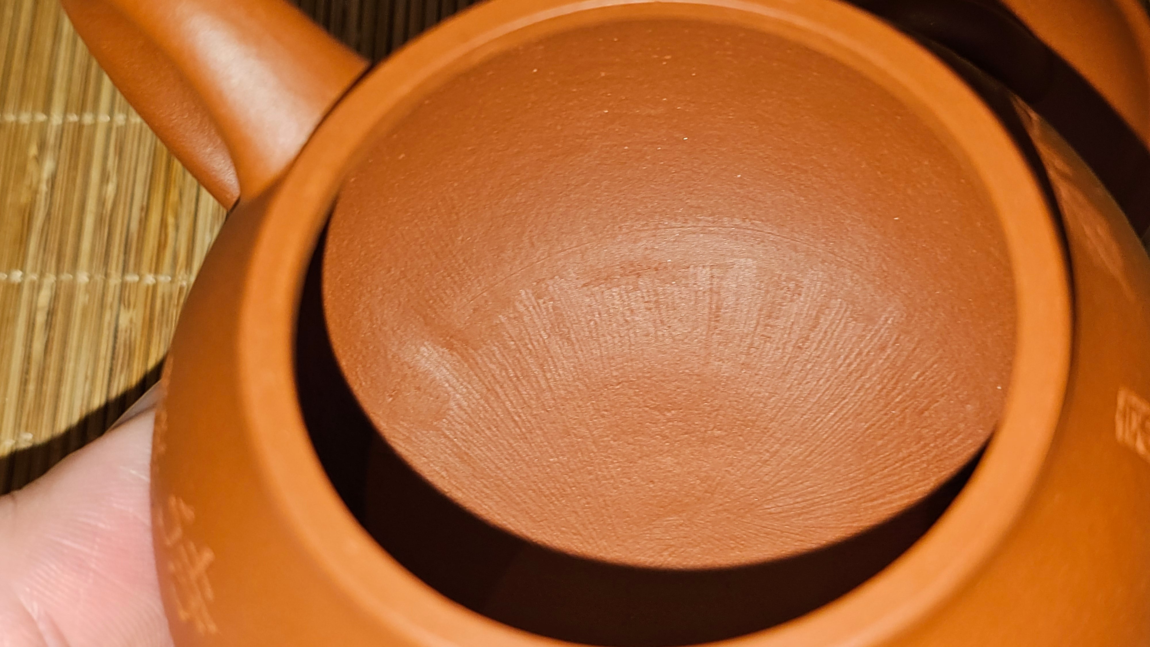 Meng Chen San Zu《孟臣三足》, 187.6ml, Xiao Hong Ni 小红泥, by our Craftsman Zhang Huan 张欢, Engraving by Craftsman Pe'eng Pe'eng 芃芃。~ Congratulations to Ms S.M.!!, 1827hrs 17th July 2025, Velden! The Netherlands 🇳🇱.