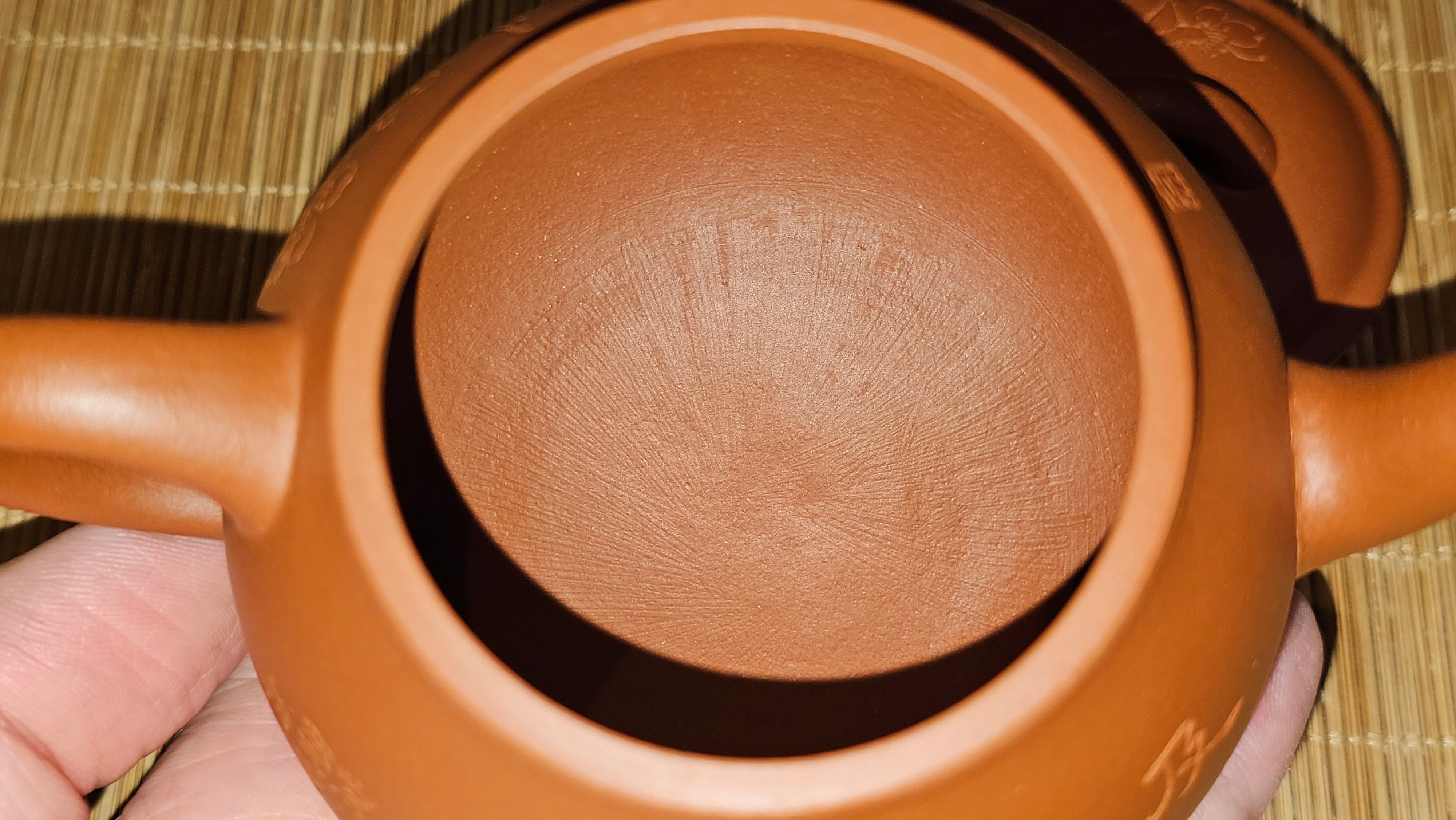 Meng Chen San Zu《孟臣三足》, 187.6ml, Xiao Hong Ni 小红泥, by our Craftsman Zhang Huan 张欢, Engraving by Craftsman Pe'eng Pe'eng 芃芃。~ Congratulations to Ms S.M.!!, 1827hrs 17th July 2025, Velden! The Netherlands 🇳🇱.