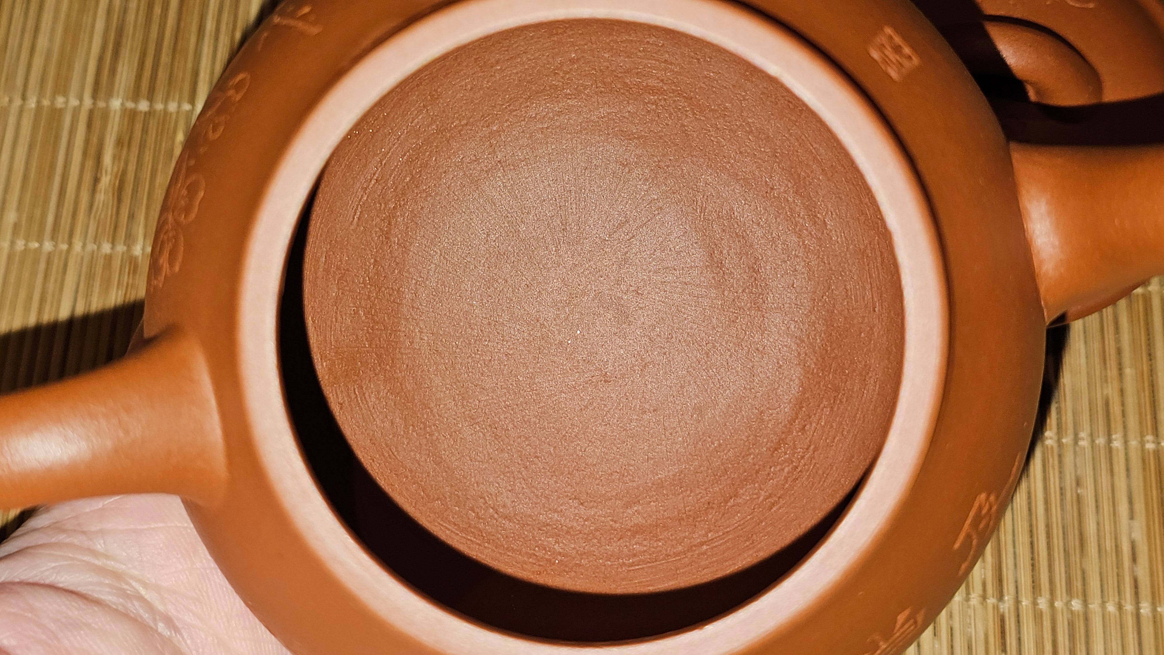 Meng Chen San Zu《孟臣三足》, 187.6ml, Xiao Hong Ni 小红泥, by our Craftsman Zhang Huan 张欢, Engraving by Craftsman Pe'eng Pe'eng 芃芃。~ Congratulations to Ms S.M.!!, 1827hrs 17th July 2025, Velden! The Netherlands 🇳🇱.