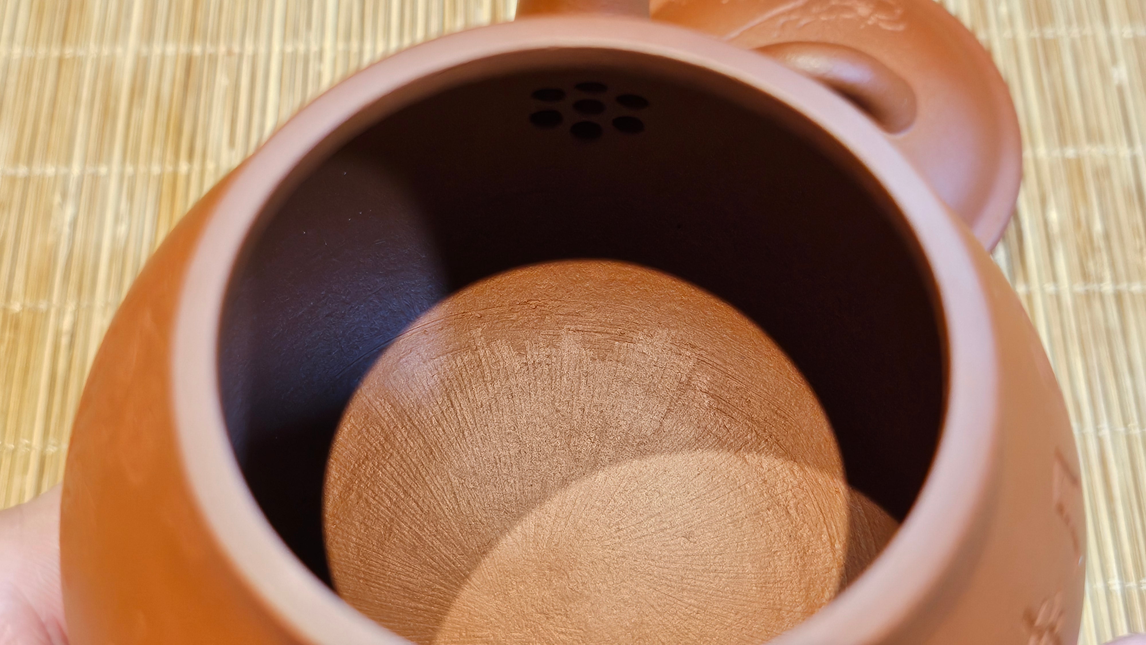 Meng Chen San Zu《孟臣三足》, 187.6ml, Xiao Hong Ni 小红泥, by our Craftsman Zhang Huan 张欢, Engraving by Craftsman Pe'eng Pe'eng 芃芃。~ Congratulations to Ms S.M.!!, 1827hrs 17th July 2025, Velden! The Netherlands 🇳🇱.