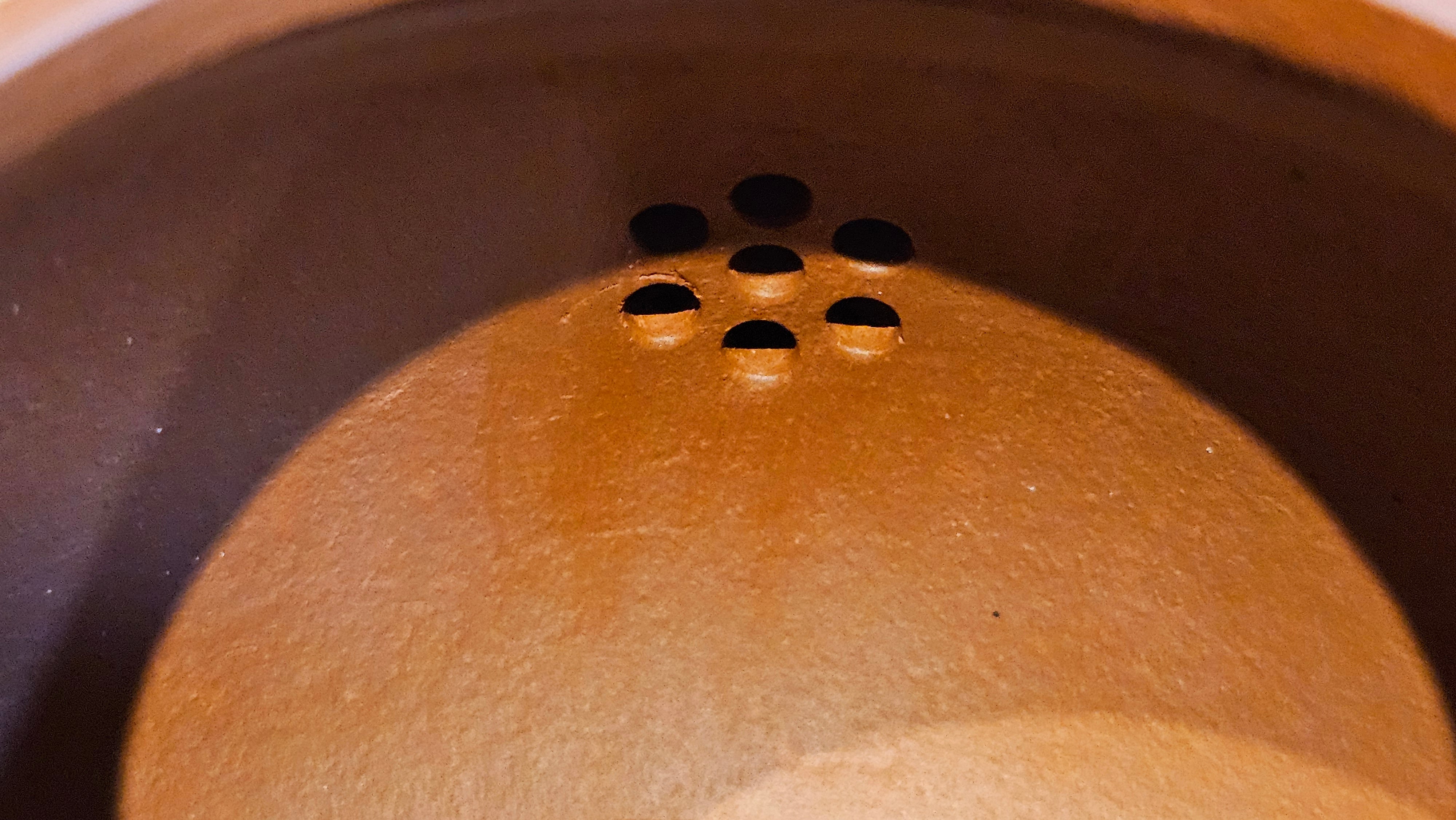 Meng Chen San Zu《孟臣三足》, 187.6ml, Xiao Hong Ni 小红泥, by our Craftsman Zhang Huan 张欢, Engraving by Craftsman Pe'eng Pe'eng 芃芃。~ Congratulations to Ms S.M.!!, 1827hrs 17th July 2025, Velden! The Netherlands 🇳🇱.