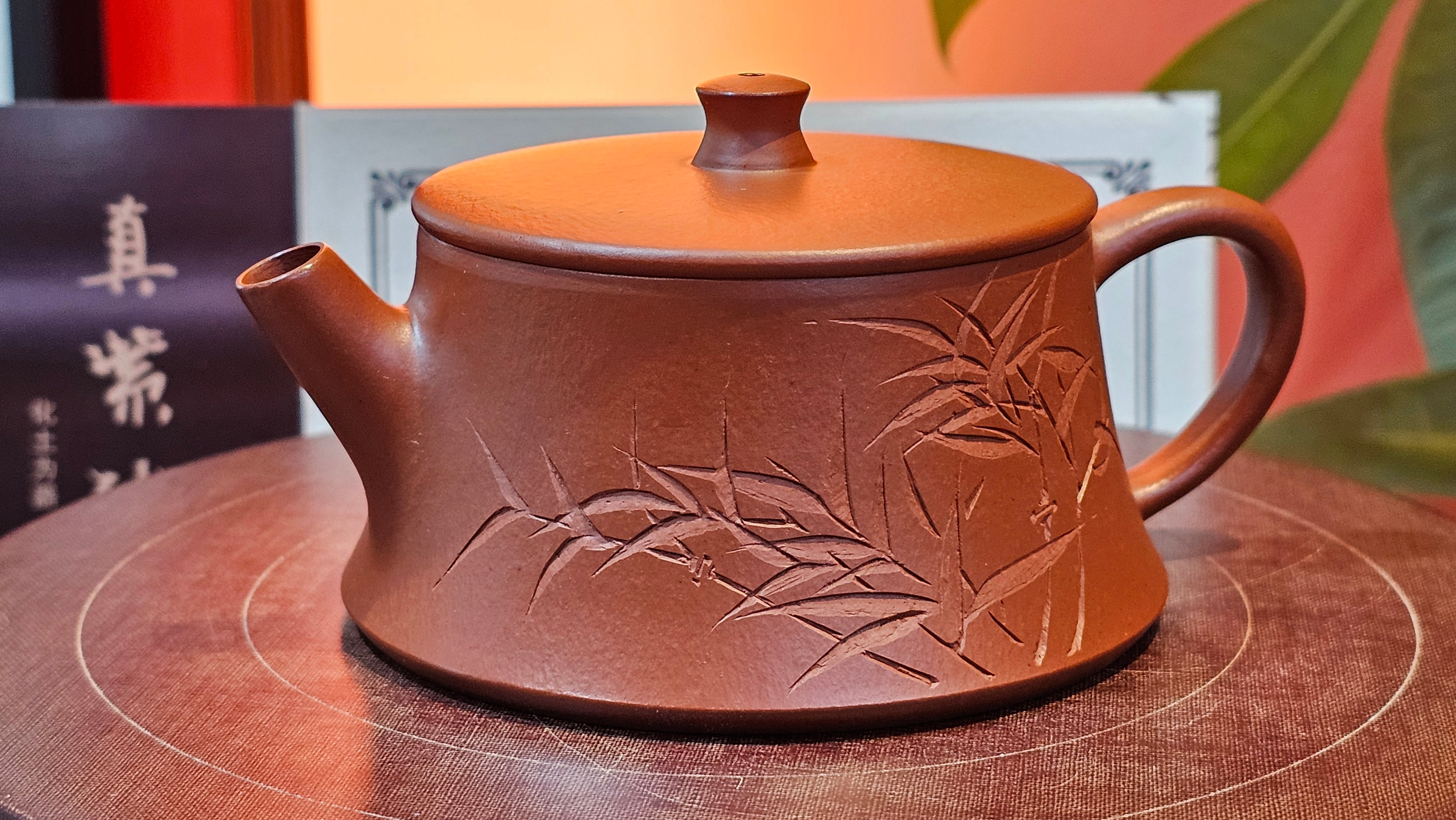 Yun Zhu 云柱 "Pillar of the Heavens", 140.3ml, Xiao Mei Yao Zhu Ni 小煤窑朱泥,  by our Collaborative Craftsman Wang Hui 王慧 ~ "劲竹凌风" and Bamboo Engraving by Craftsman Yi De Shu 一德书 ~ Congratulations to Mr B.H.S., 0015hrs 26th July 2025, Jakarta! Indonesia🇮🇩.