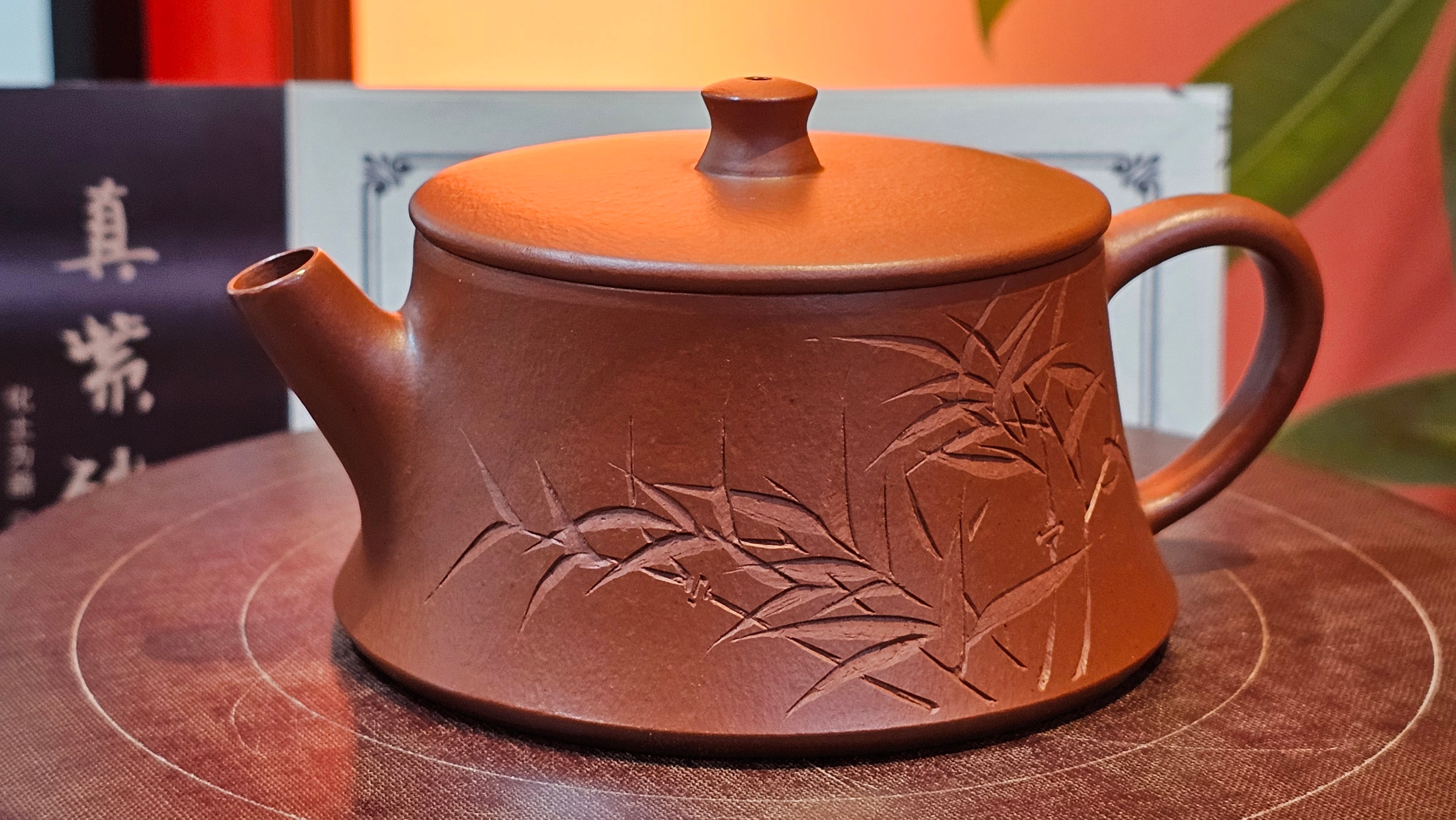 Yun Zhu 云柱 "Pillar of the Heavens", 140.3ml, Xiao Mei Yao Zhu Ni 小煤窑朱泥,  by our Collaborative Craftsman Wang Hui 王慧 ~ "劲竹凌风" and Bamboo Engraving by Craftsman Yi De Shu 一德书 ~ Congratulations to Mr B.H.S., 0015hrs 26th July 2025, Jakarta! Indonesia🇮🇩.