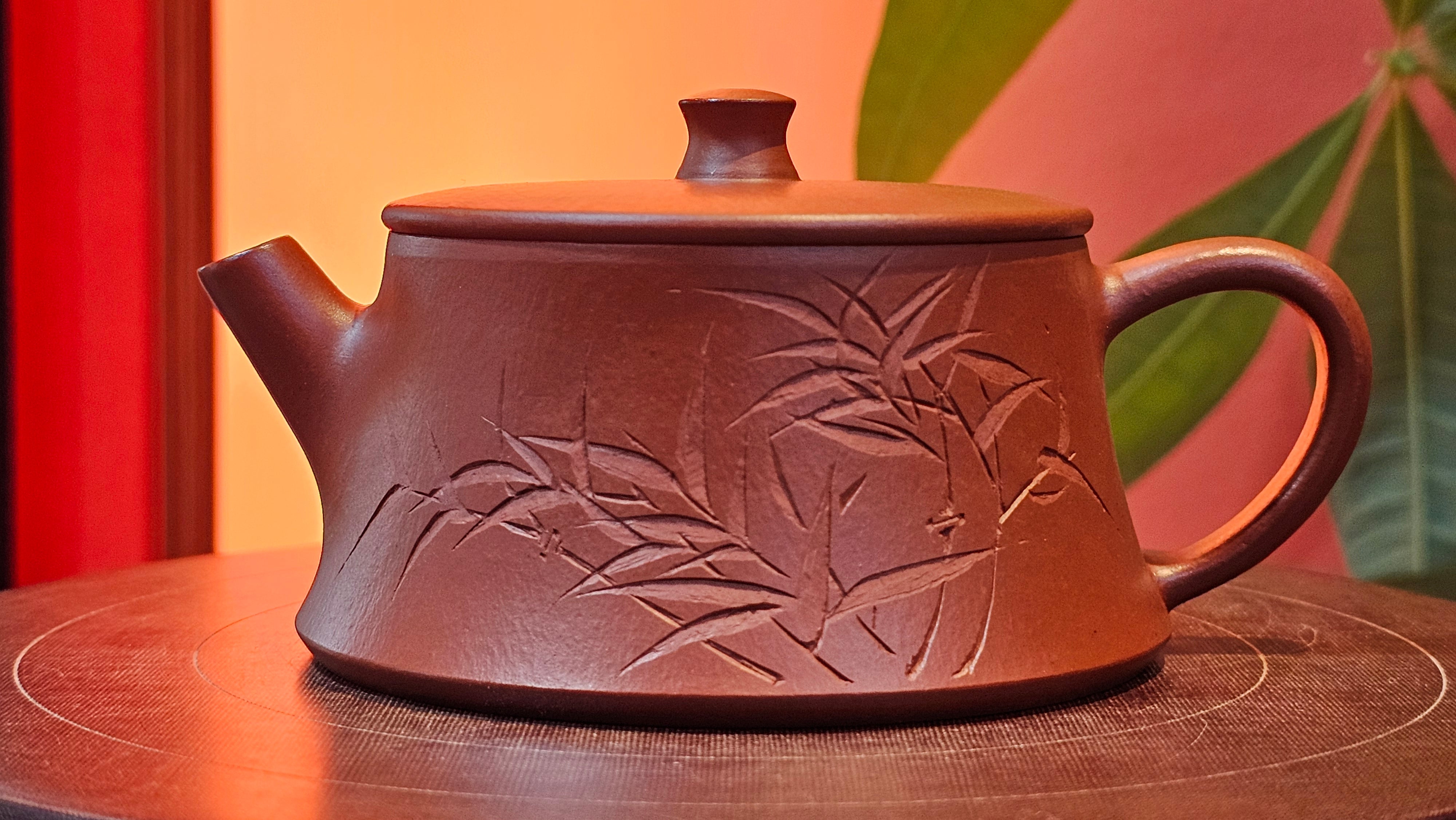 Yun Zhu 云柱 "Pillar of the Heavens", 140.3ml, Xiao Mei Yao Zhu Ni 小煤窑朱泥,  by our Collaborative Craftsman Wang Hui 王慧 ~ "劲竹凌风" and Bamboo Engraving by Craftsman Yi De Shu 一德书 ~ Congratulations to Mr B.H.S., 0015hrs 26th July 2025, Jakarta! Indonesia🇮🇩.