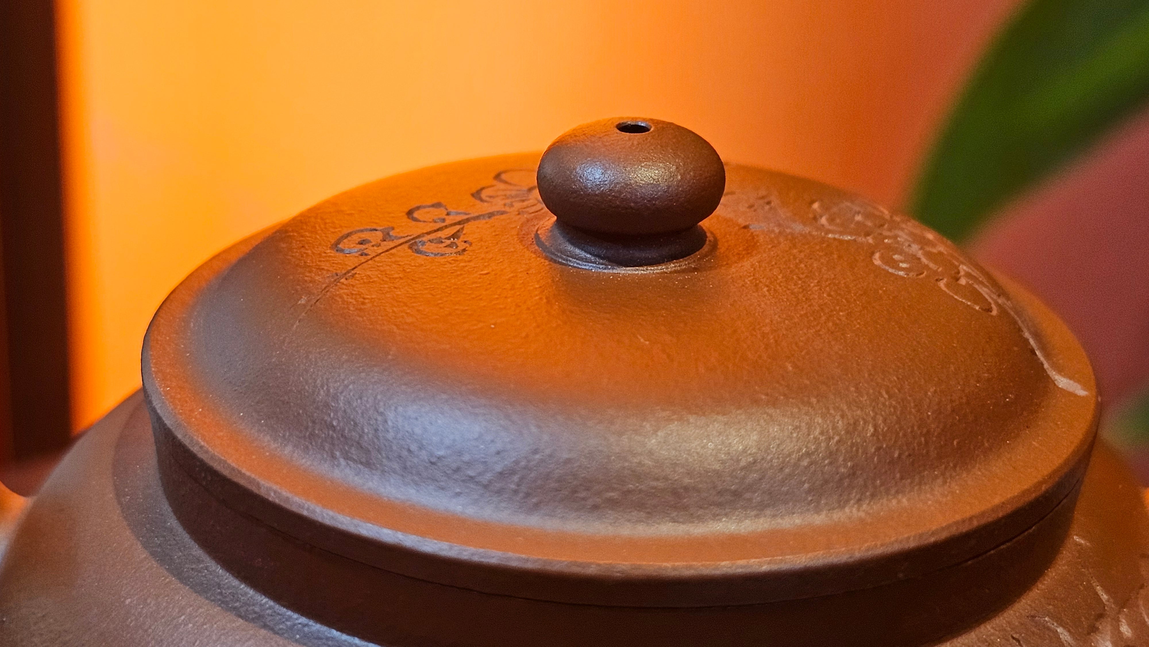 Qing Shi Gong Deng《清式宫灯》, 142.1ml, Xiao Hong Ni 小红泥, by our Craftsman Zhang Huan 张欢, Engraving by Craftsman Pe'eng Pe'eng 芃芃 ~ Congratulations to!Mr J.S., 1314hrs 18th July 2025, Chicago, IL!