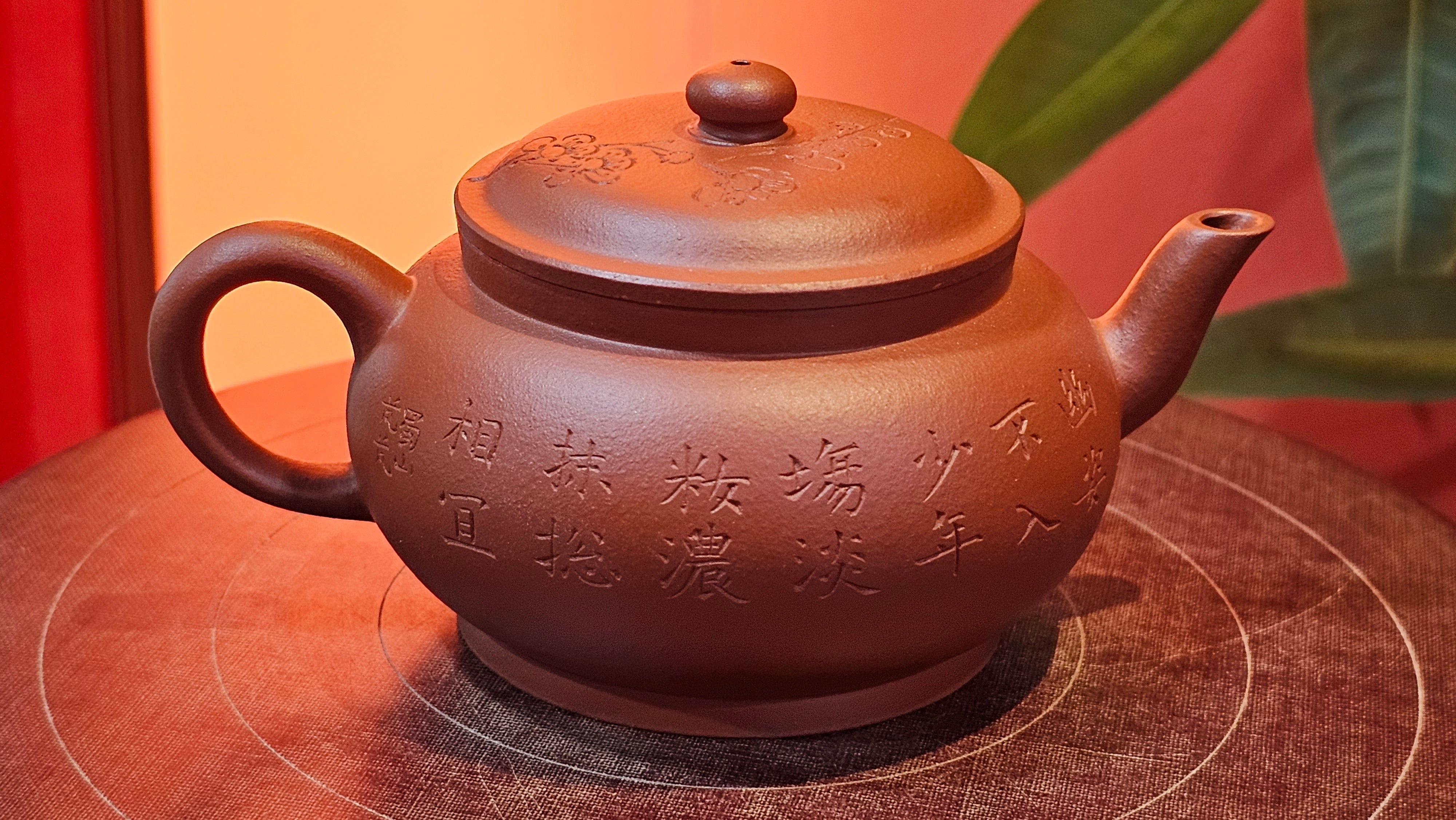 Qing Shi Gong Deng《清式宫灯》, 142.1ml, Xiao Hong Ni 小红泥, by our Craftsman Zhang Huan 张欢, Engraving by Craftsman Pe'eng Pe'eng 芃芃 ~ Congratulations to!Mr J.S., 1314hrs 18th July 2025, Chicago, IL!