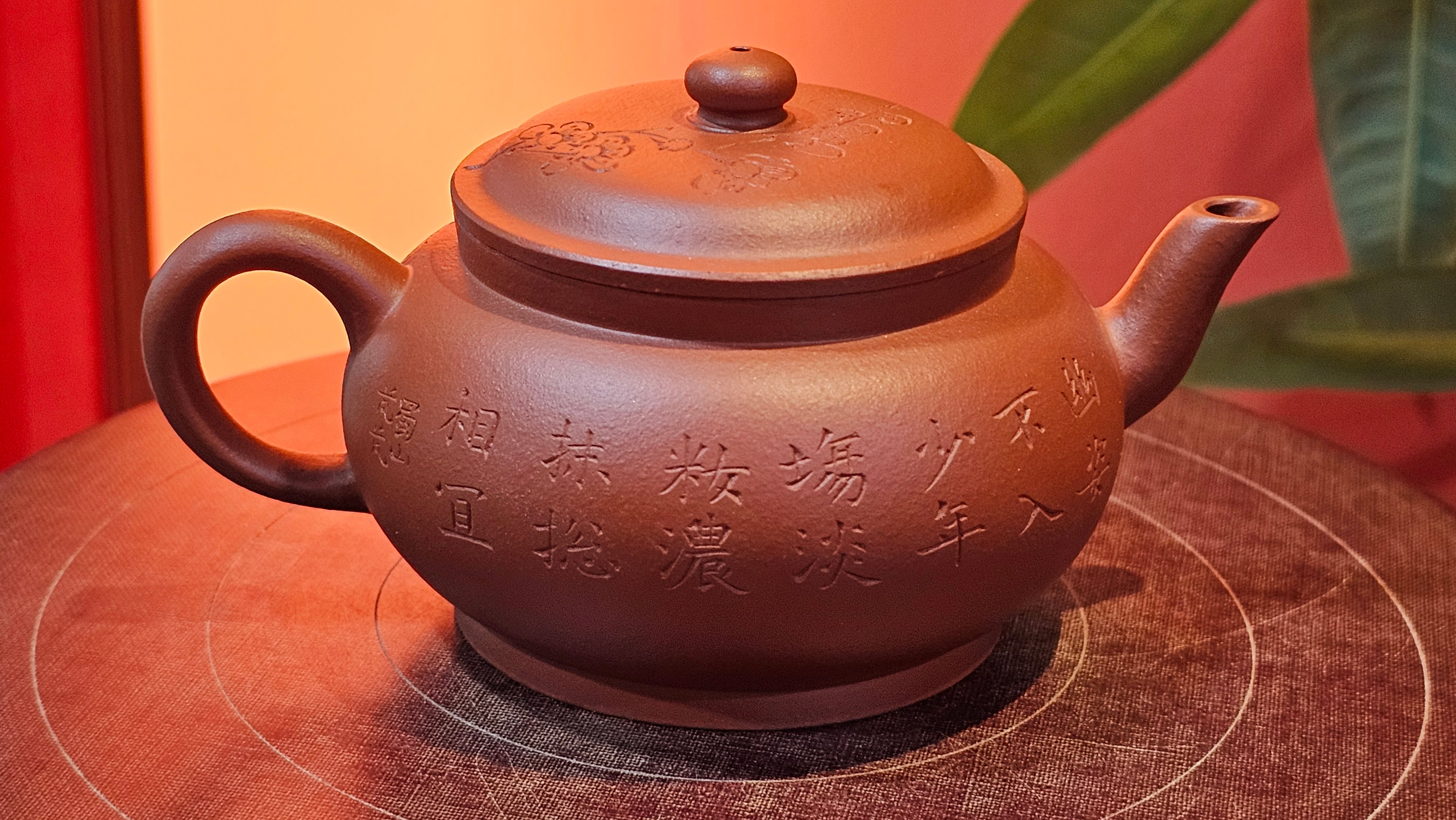 Qing Shi Gong Deng《清式宫灯》, 142.1ml, Xiao Hong Ni 小红泥, by our Craftsman Zhang Huan 张欢, Engraving by Craftsman Pe'eng Pe'eng 芃芃 ~ Congratulations to!Mr J.S., 1314hrs 18th July 2025, Chicago, IL!