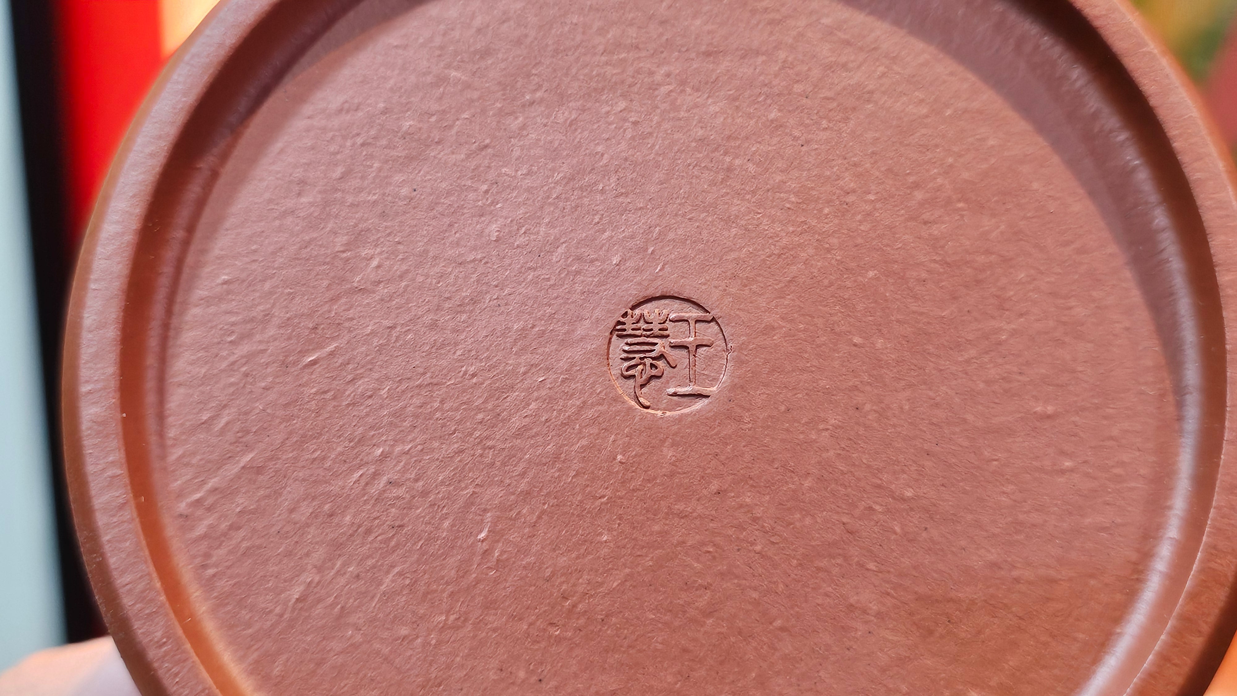 Yun Zhu 云柱 "Pillar of the Heavens", 140.3ml, Xiao Mei Yao Zhu Ni 小煤窑朱泥,  by our Collaborative Craftsman Wang Hui 王慧 ~ "劲竹凌风" and Bamboo Engraving by Craftsman Yi De Shu 一德书 ~ Congratulations to Mr B.H.S., 0015hrs 26th July 2025, Jakarta! Indonesia🇮🇩.