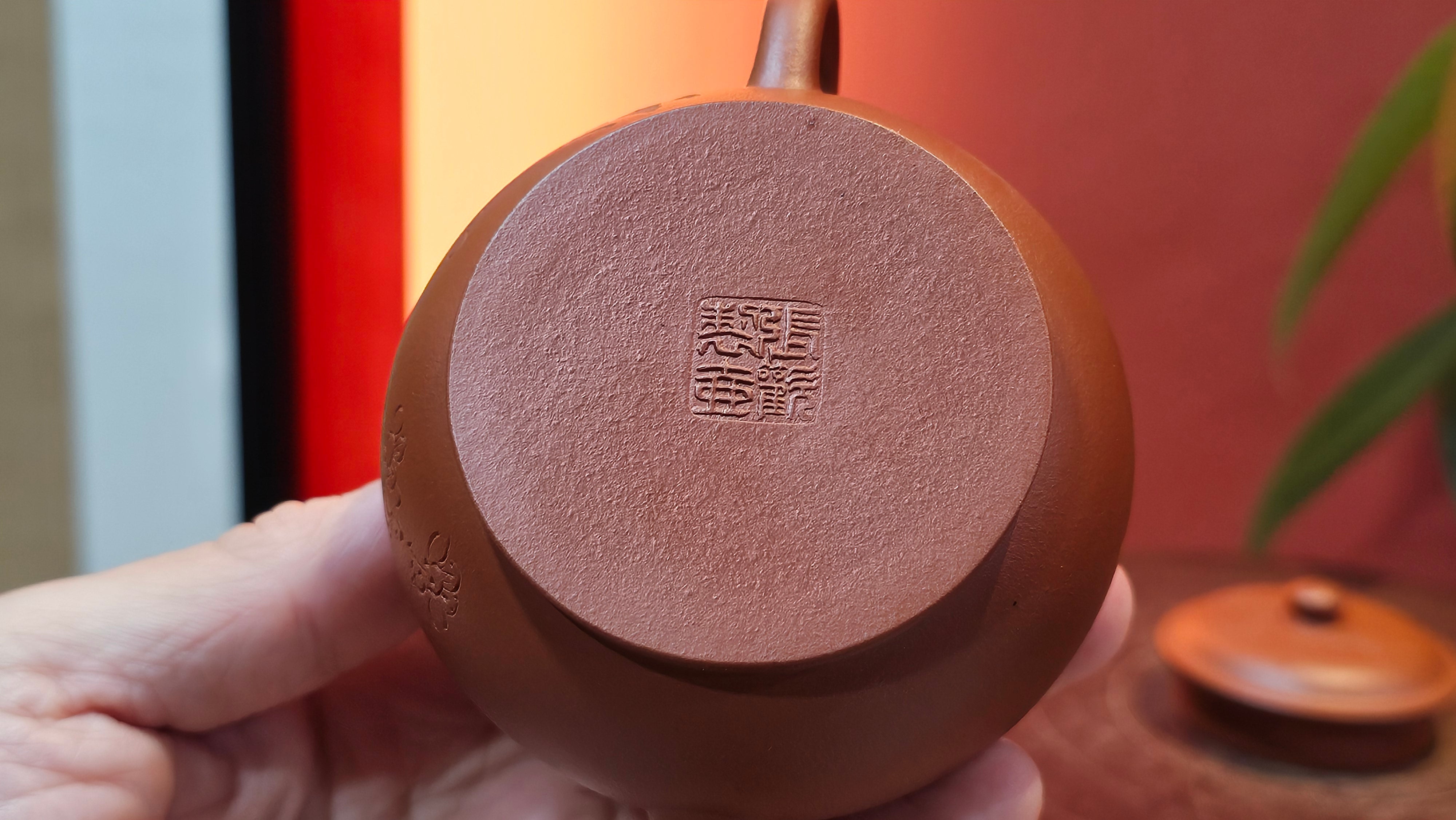 Qing Shi Gong Deng《清式宫灯》, 142.1ml, Xiao Hong Ni 小红泥, by our Craftsman Zhang Huan 张欢, Engraving by Craftsman Pe'eng Pe'eng 芃芃 ~ Congratulations to!Mr J.S., 1314hrs 18th July 2025, Chicago, IL!