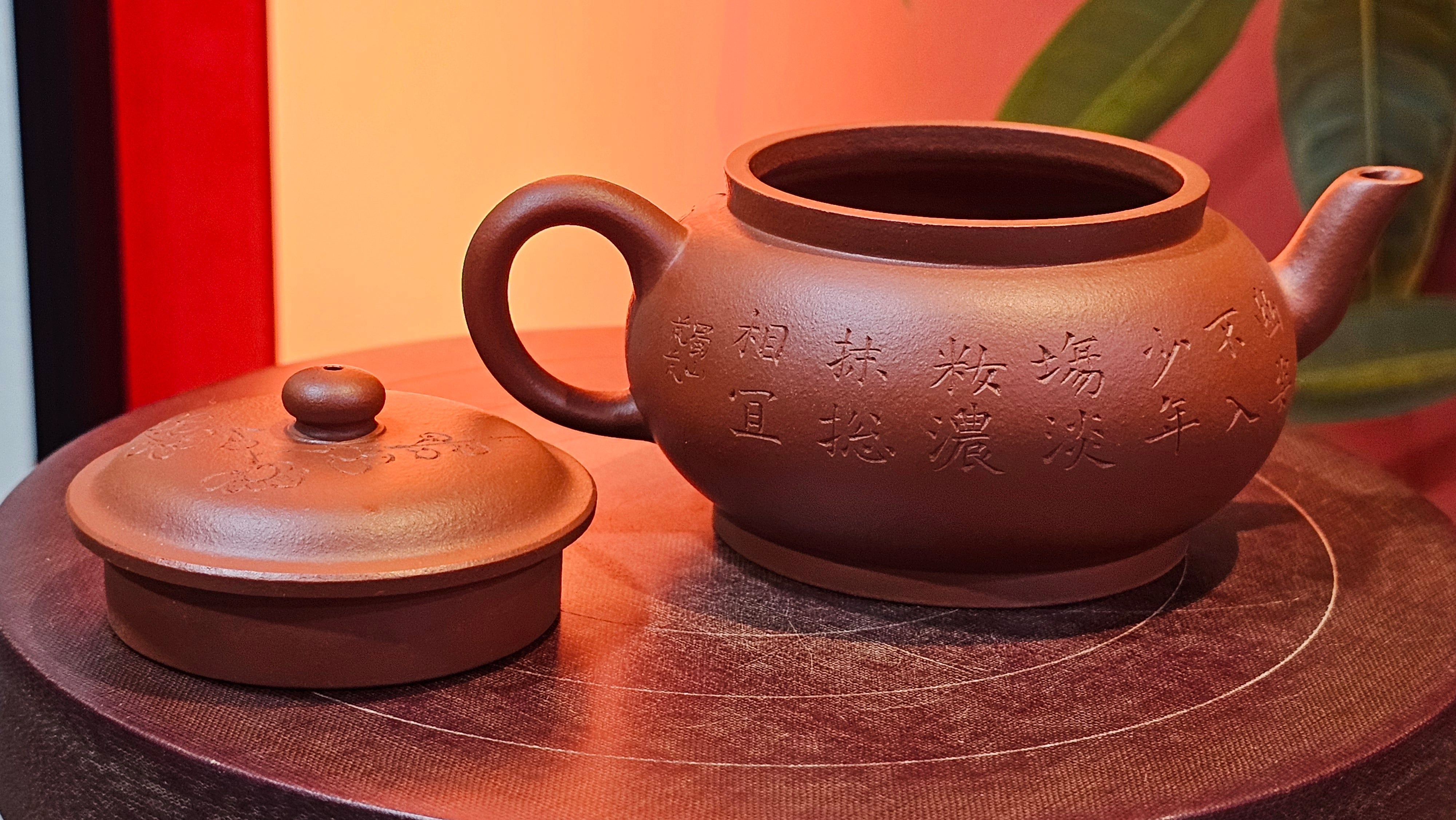 Qing Shi Gong Deng《清式宫灯》, 142.1ml, Xiao Hong Ni 小红泥, by our Craftsman Zhang Huan 张欢, Engraving by Craftsman Pe'eng Pe'eng 芃芃 ~ Congratulations to!Mr J.S., 1314hrs 18th July 2025, Chicago, IL!