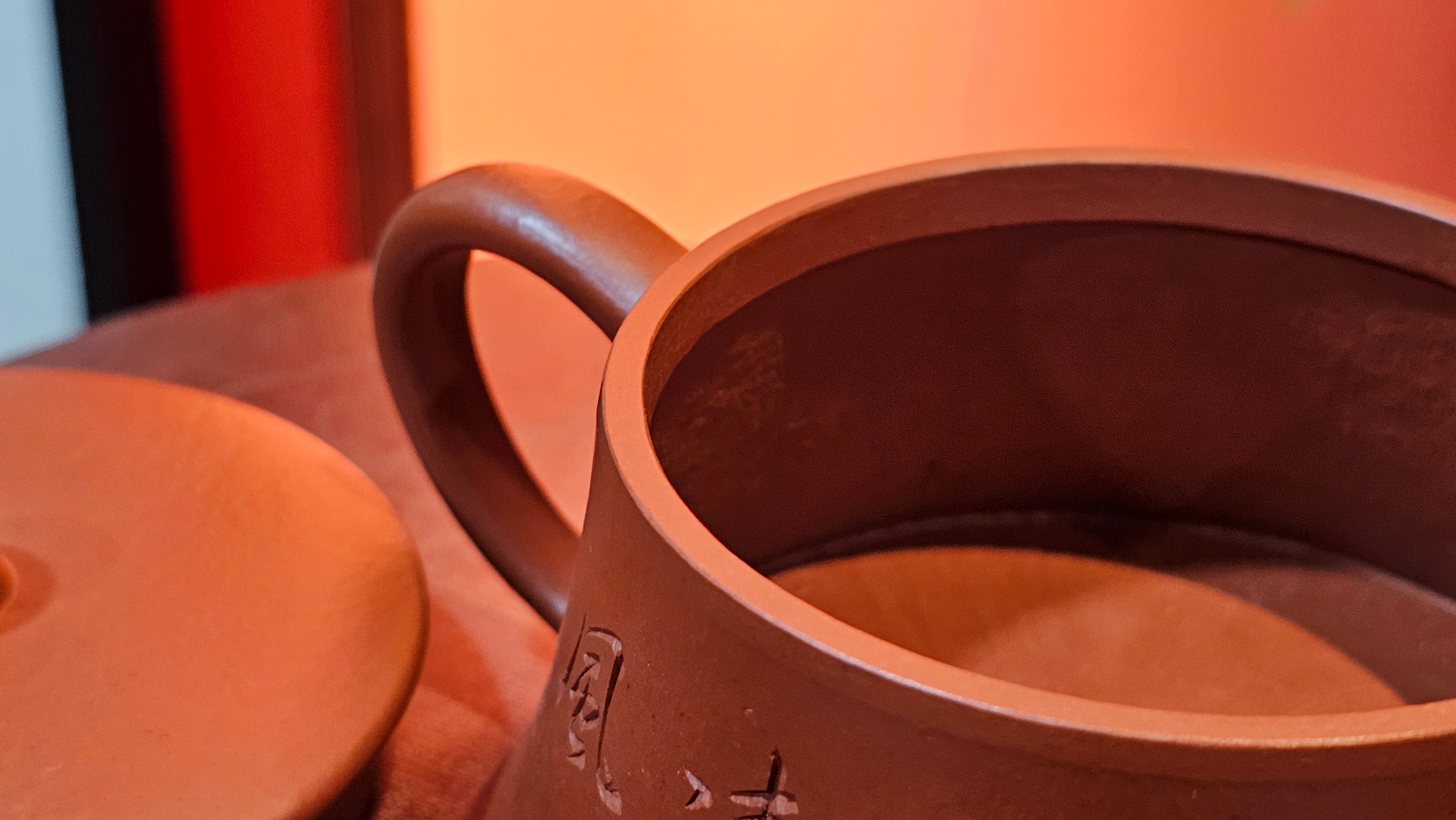 Yun Zhu 云柱 "Pillar of the Heavens", 140.3ml, Xiao Mei Yao Zhu Ni 小煤窑朱泥,  by our Collaborative Craftsman Wang Hui 王慧 ~ "劲竹凌风" and Bamboo Engraving by Craftsman Yi De Shu 一德书 ~ Congratulations to Mr B.H.S., 0015hrs 26th July 2025, Jakarta! Indonesia🇮🇩.