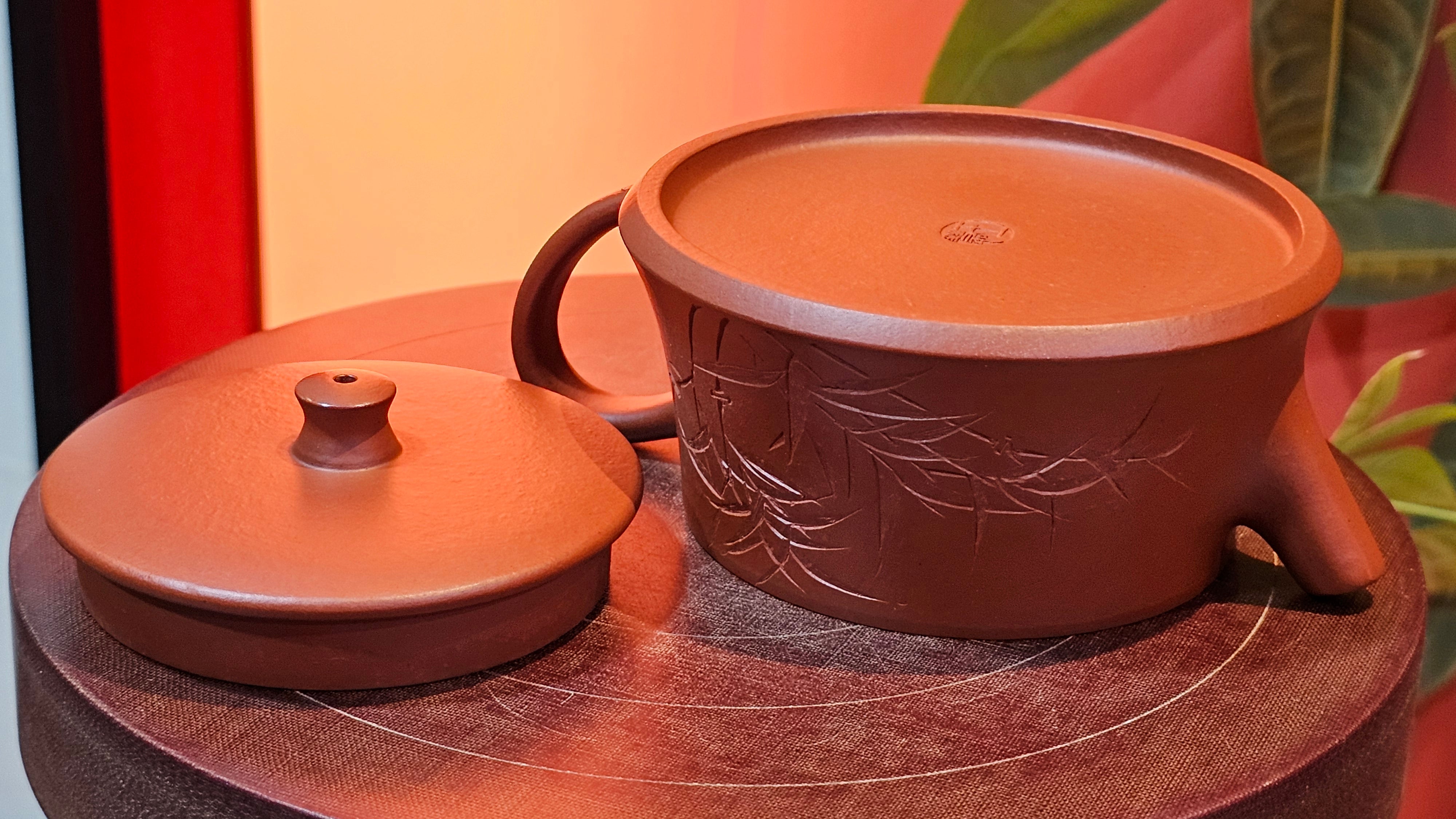 Yun Zhu 云柱 "Pillar of the Heavens", 140.3ml, Xiao Mei Yao Zhu Ni 小煤窑朱泥,  by our Collaborative Craftsman Wang Hui 王慧 ~ "劲竹凌风" and Bamboo Engraving by Craftsman Yi De Shu 一德书 ~ Congratulations to Mr B.H.S., 0015hrs 26th July 2025, Jakarta! Indonesia🇮🇩.