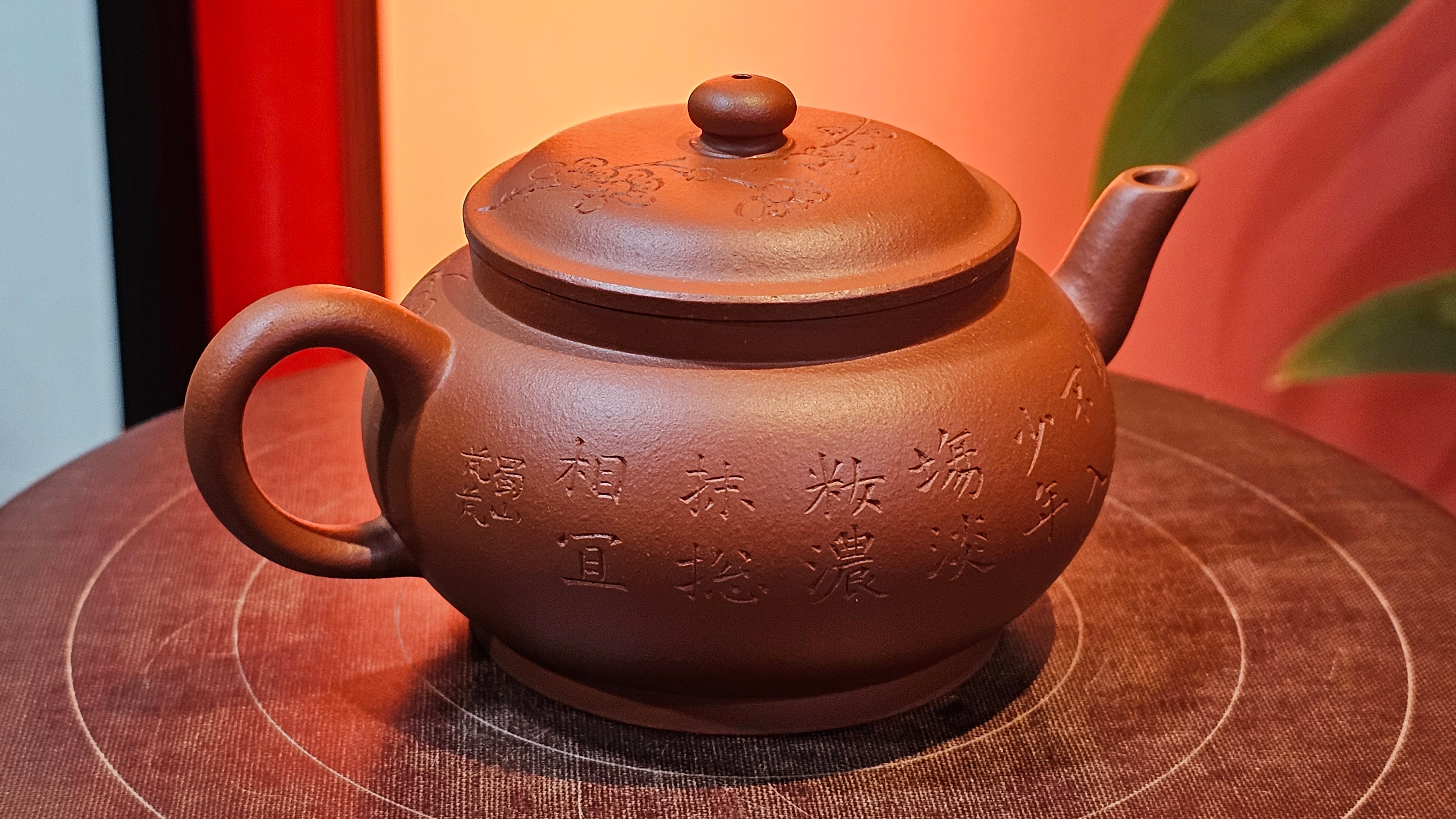 Qing Shi Gong Deng《清式宫灯》, 142.1ml, Xiao Hong Ni 小红泥, by our Craftsman Zhang Huan 张欢, Engraving by Craftsman Pe'eng Pe'eng 芃芃 ~ Congratulations to!Mr J.S., 1314hrs 18th July 2025, Chicago, IL!