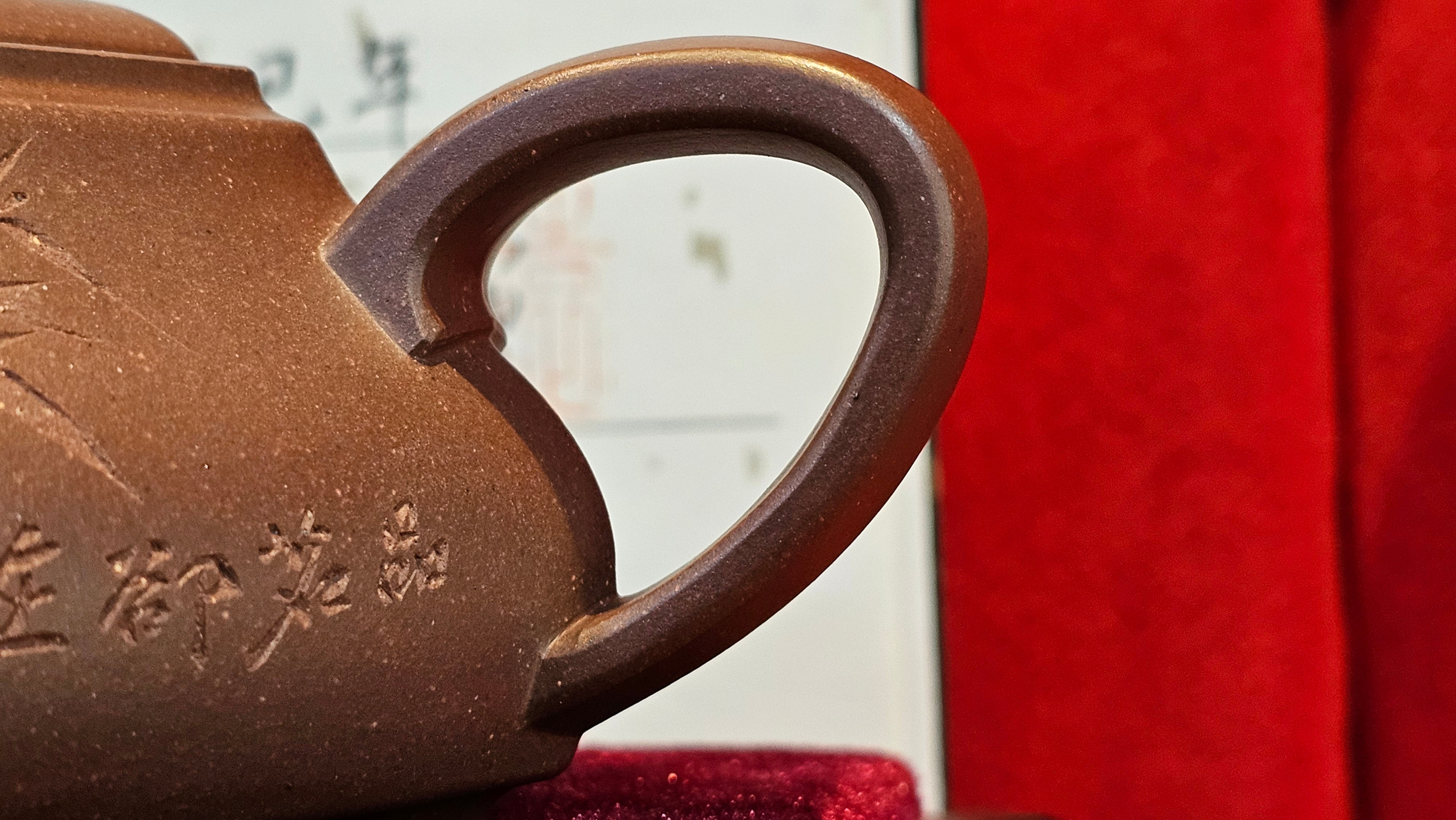 《六方半月》"Liu Fang Ban Yue", 289.3ml, "品茗却在香醇外，此是人生一味禅" and Bamboo engraving, Di Cao Qing Zi Ni 底槽青紫泥, by L2A Senior Consummate Artist Yuan Hui 袁辉 ~ Congratulations to Mr J.G., 0150hrs 20th July 2025! New South Wales, Australia🇦🇺!