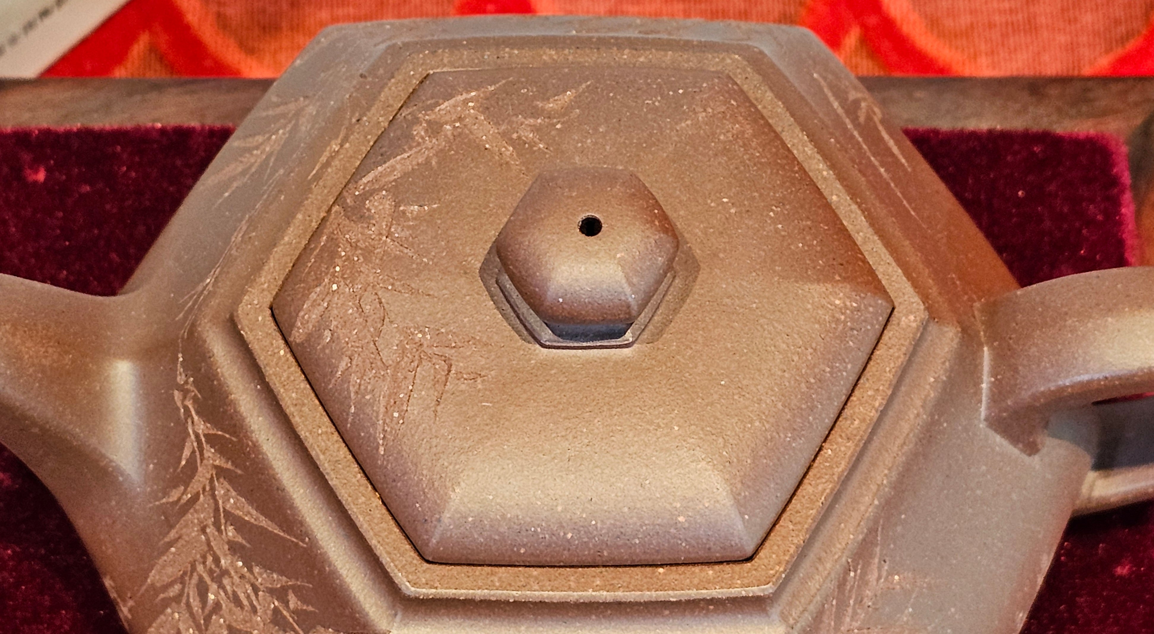 《六方半月》"Liu Fang Ban Yue", 289.3ml, "品茗却在香醇外，此是人生一味禅" and Bamboo engraving, Di Cao Qing Zi Ni 底槽青紫泥, by L2A Senior Consummate Artist Yuan Hui 袁辉 ~ Congratulations to Mr J.G., 0150hrs 20th July 2025! New South Wales, Australia🇦🇺!