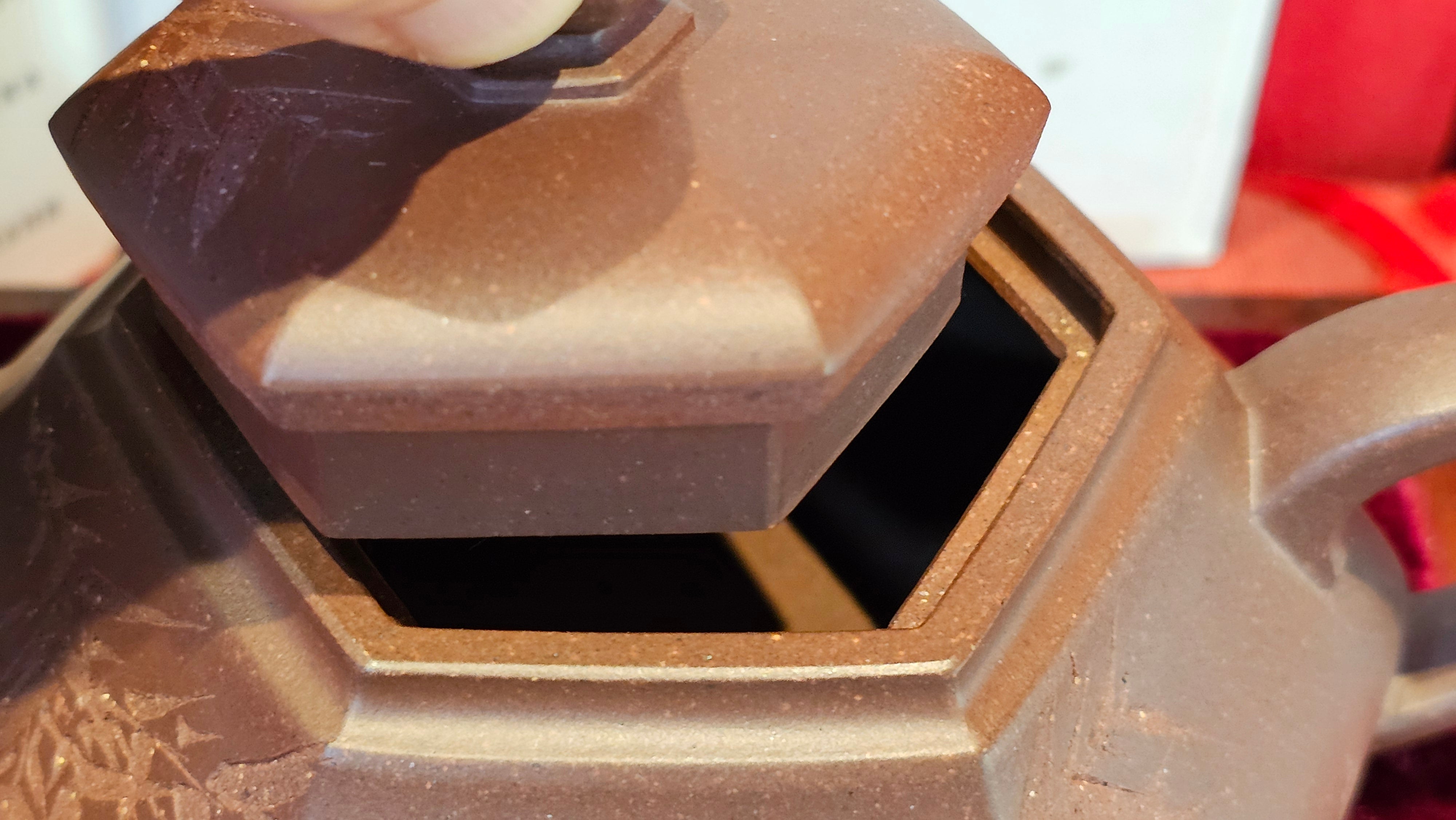 《六方半月》"Liu Fang Ban Yue", 289.3ml, "品茗却在香醇外，此是人生一味禅" and Bamboo engraving, Di Cao Qing Zi Ni 底槽青紫泥, by L2A Senior Consummate Artist Yuan Hui 袁辉 ~ Congratulations to Mr J.G., 0150hrs 20th July 2025! New South Wales, Australia🇦🇺!