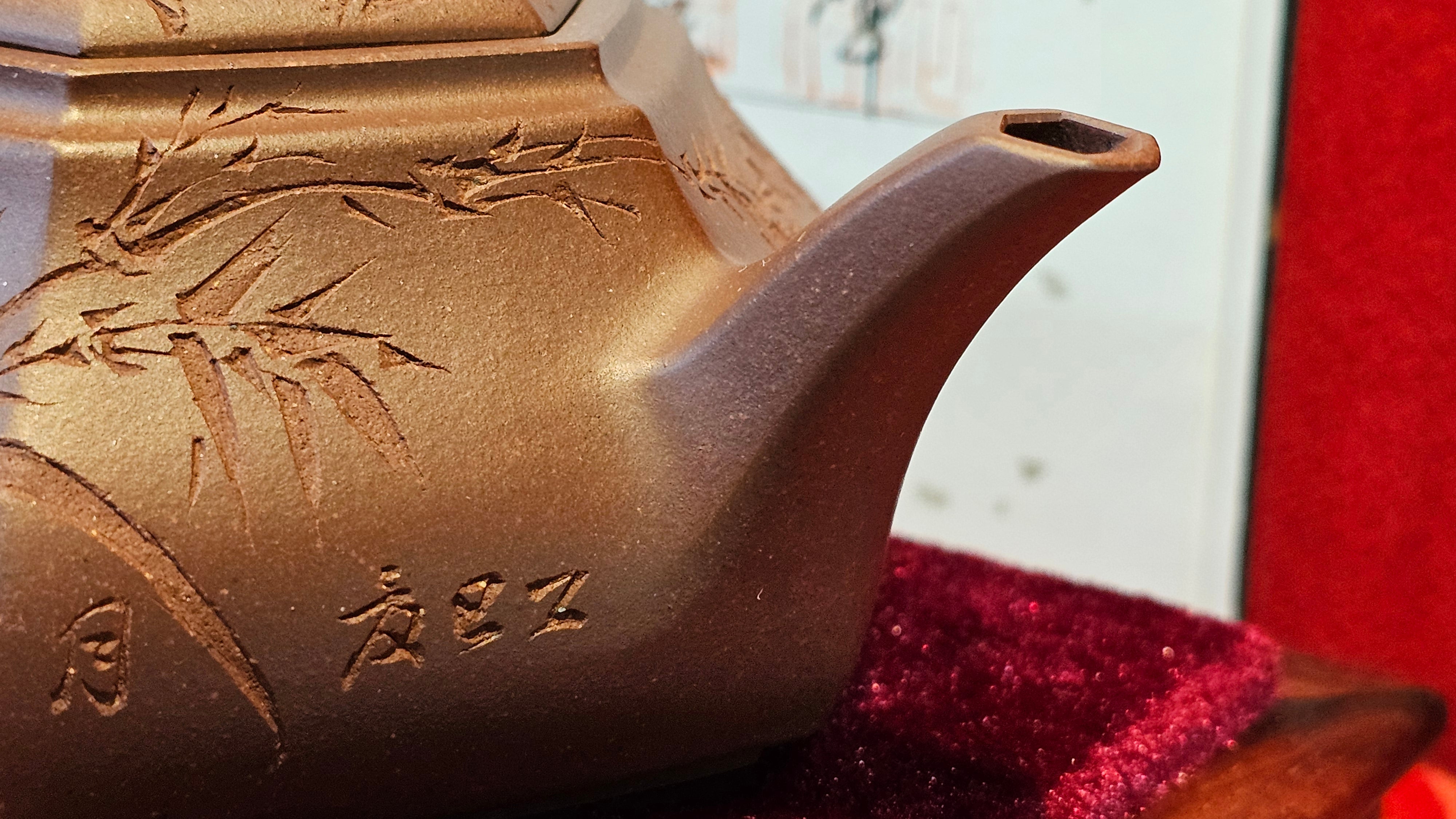 《六方半月》"Liu Fang Ban Yue", 289.3ml, "品茗却在香醇外，此是人生一味禅" and Bamboo engraving, Di Cao Qing Zi Ni 底槽青紫泥, by L2A Senior Consummate Artist Yuan Hui 袁辉 ~ Congratulations to Mr J.G., 0150hrs 20th July 2025! New South Wales, Australia🇦🇺!