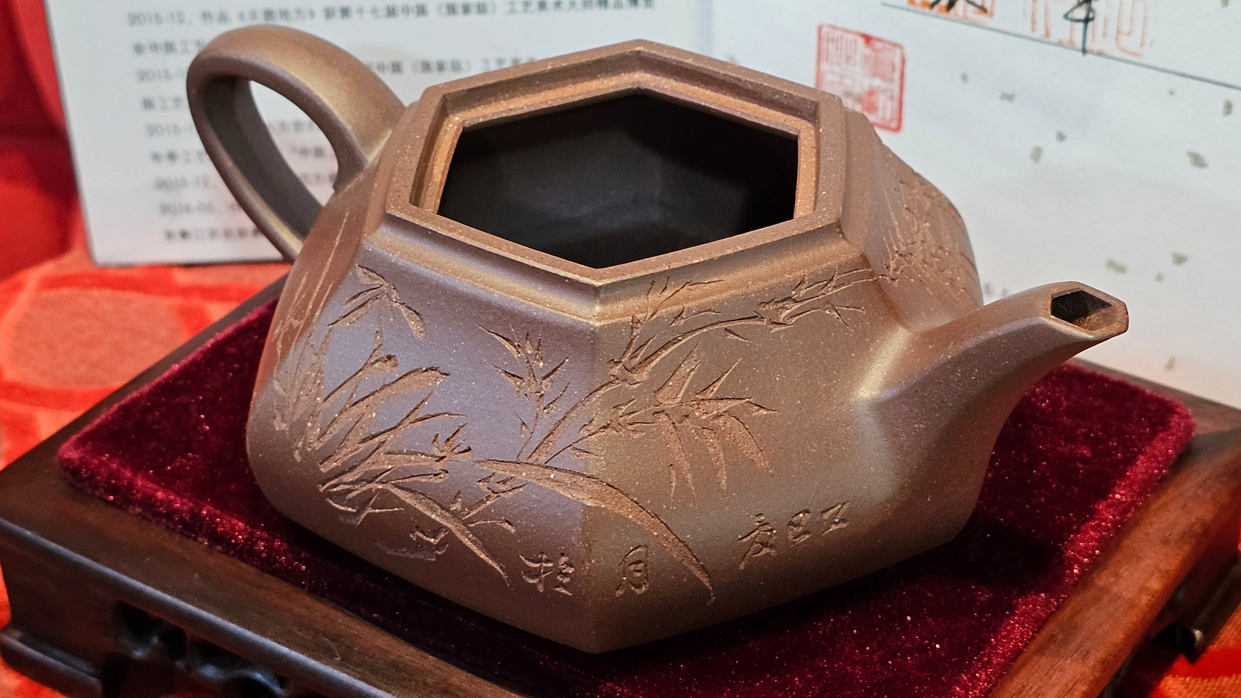 《六方半月》"Liu Fang Ban Yue", 289.3ml, "品茗却在香醇外，此是人生一味禅" and Bamboo engraving, Di Cao Qing Zi Ni 底槽青紫泥, by L2A Senior Consummate Artist Yuan Hui 袁辉 ~ Congratulations to Mr J.G., 0150hrs 20th July 2025! New South Wales, Australia🇦🇺!