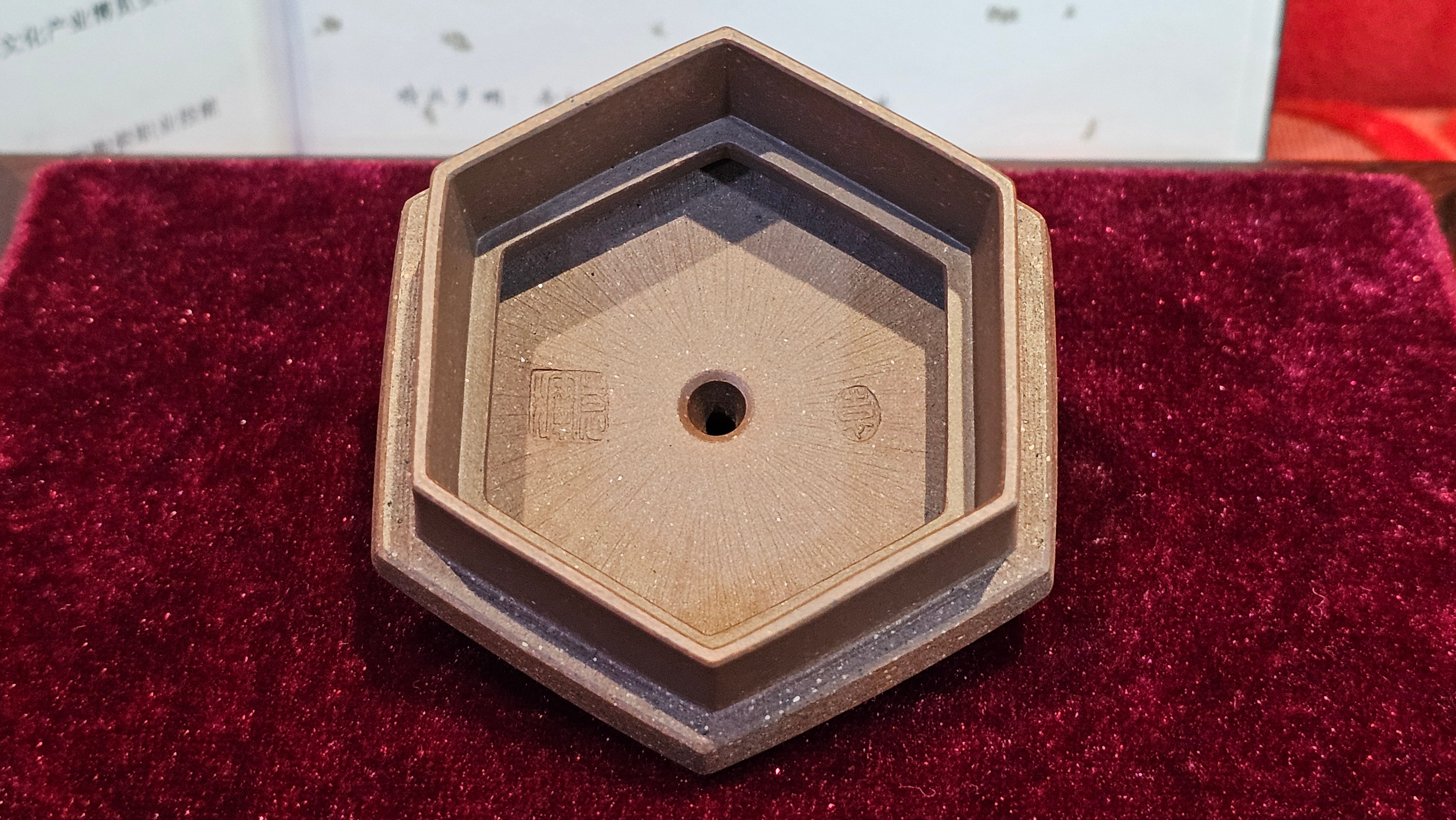 《六方半月》"Liu Fang Ban Yue", 289.3ml, "品茗却在香醇外，此是人生一味禅" and Bamboo engraving, Di Cao Qing Zi Ni 底槽青紫泥, by L2A Senior Consummate Artist Yuan Hui 袁辉 ~ Congratulations to Mr J.G., 0150hrs 20th July 2025! New South Wales, Australia🇦🇺!