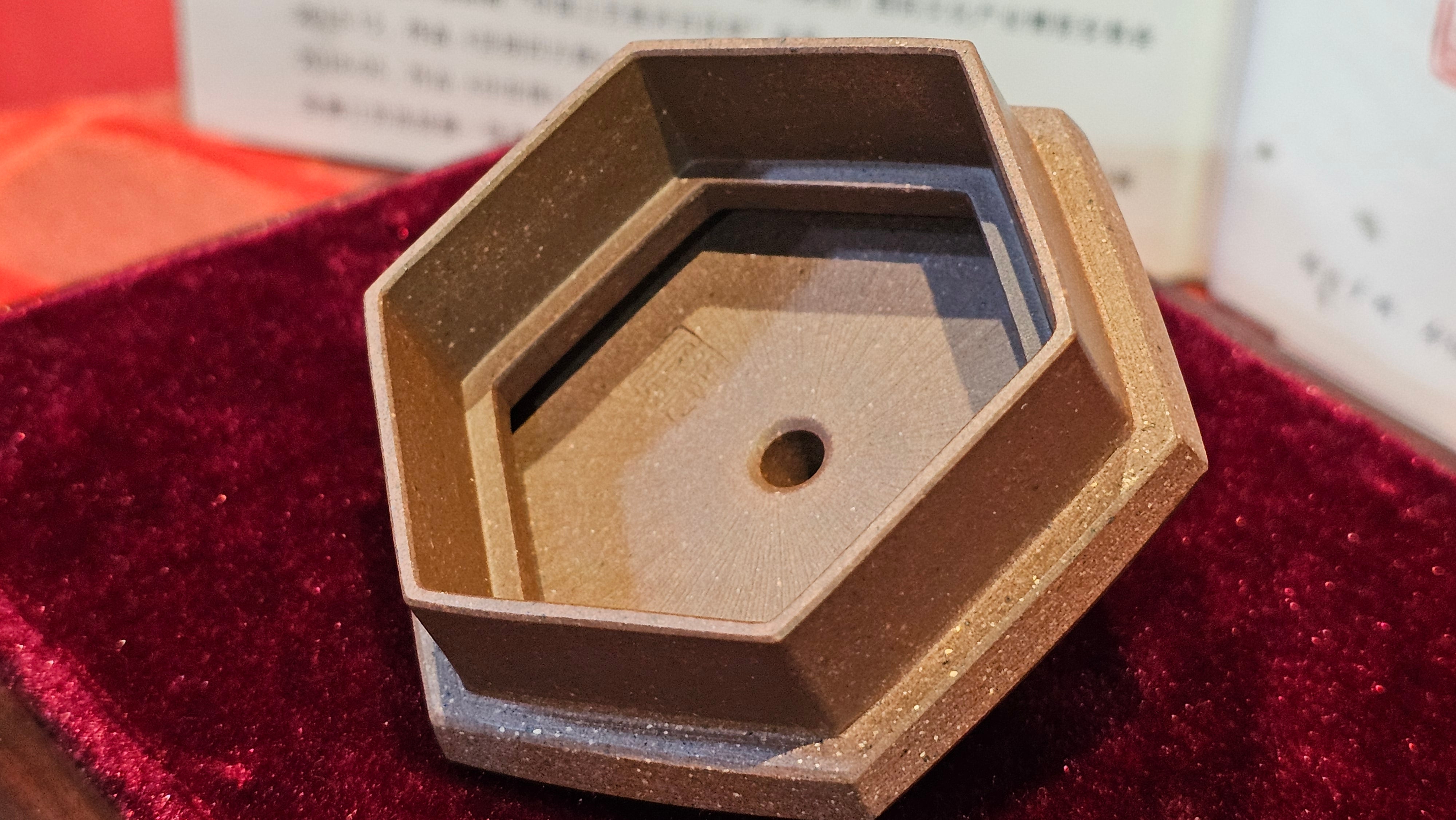 《六方半月》"Liu Fang Ban Yue", 289.3ml, "品茗却在香醇外，此是人生一味禅" and Bamboo engraving, Di Cao Qing Zi Ni 底槽青紫泥, by L2A Senior Consummate Artist Yuan Hui 袁辉 ~ Congratulations to Mr J.G., 0150hrs 20th July 2025! New South Wales, Australia🇦🇺!