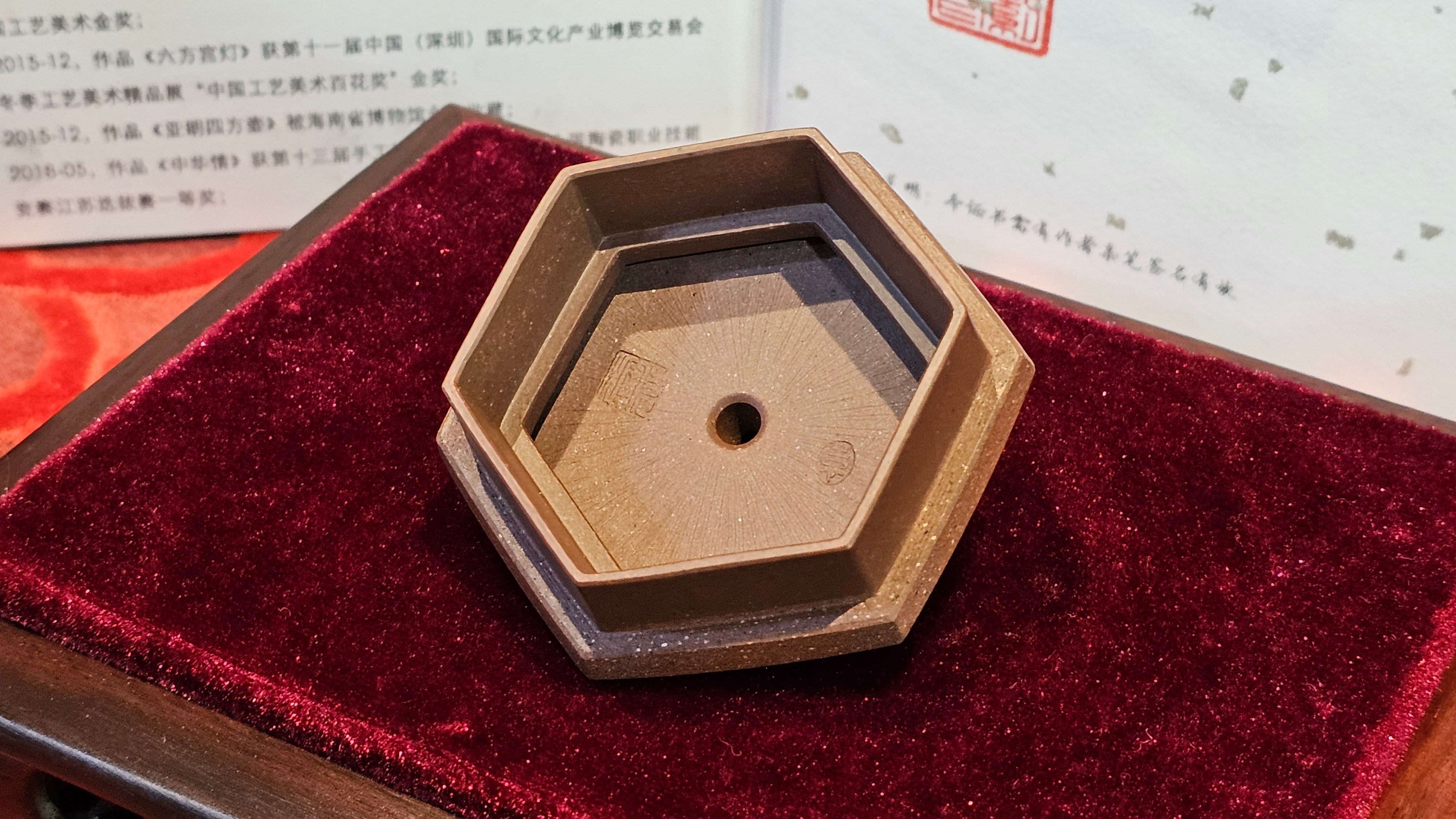 《六方半月》"Liu Fang Ban Yue", 289.3ml, "品茗却在香醇外，此是人生一味禅" and Bamboo engraving, Di Cao Qing Zi Ni 底槽青紫泥, by L2A Senior Consummate Artist Yuan Hui 袁辉 ~ Congratulations to Mr J.G., 0150hrs 20th July 2025! New South Wales, Australia🇦🇺!