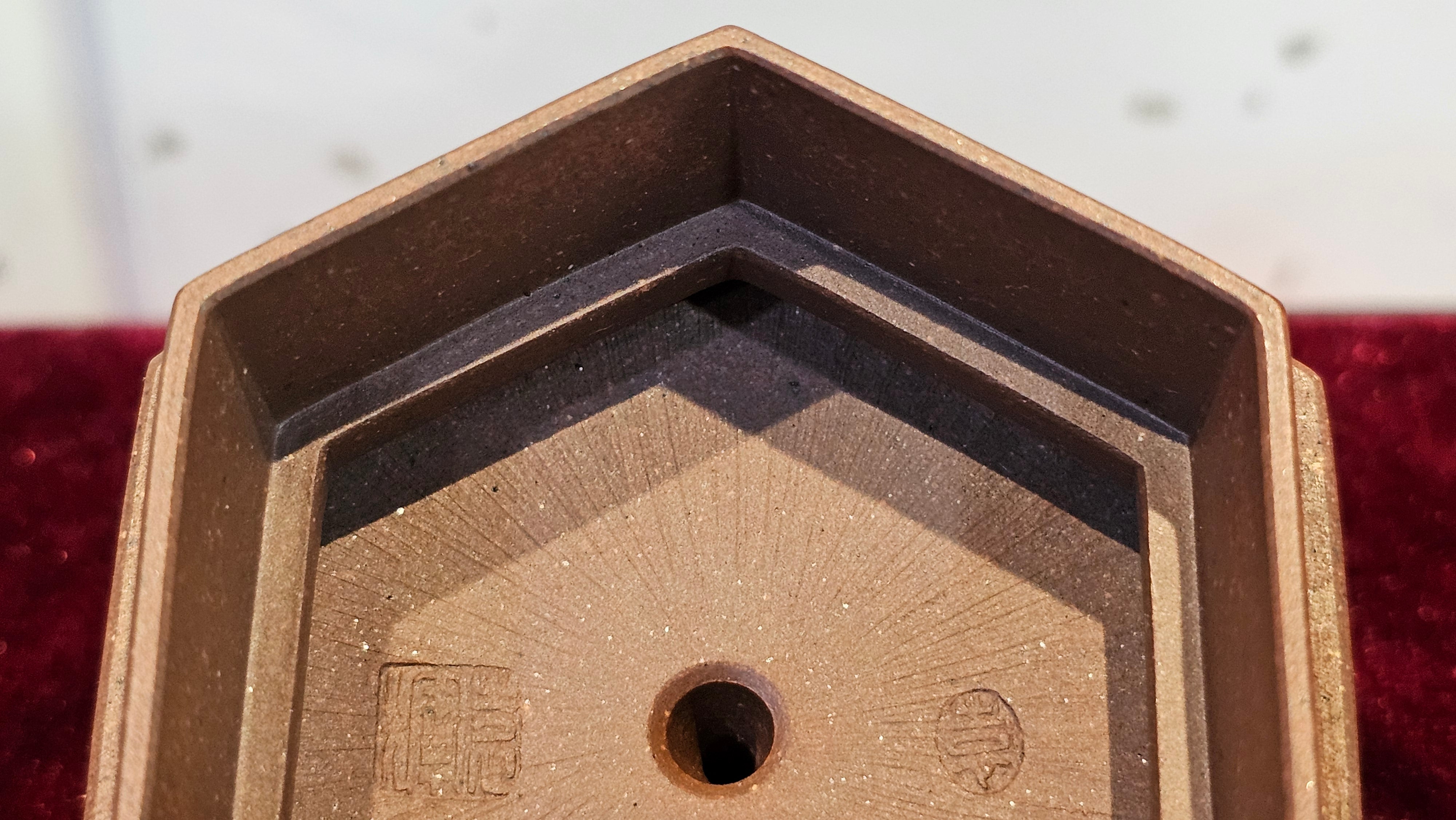 《六方半月》"Liu Fang Ban Yue", 289.3ml, "品茗却在香醇外，此是人生一味禅" and Bamboo engraving, Di Cao Qing Zi Ni 底槽青紫泥, by L2A Senior Consummate Artist Yuan Hui 袁辉 ~ Congratulations to Mr J.G., 0150hrs 20th July 2025! New South Wales, Australia🇦🇺!