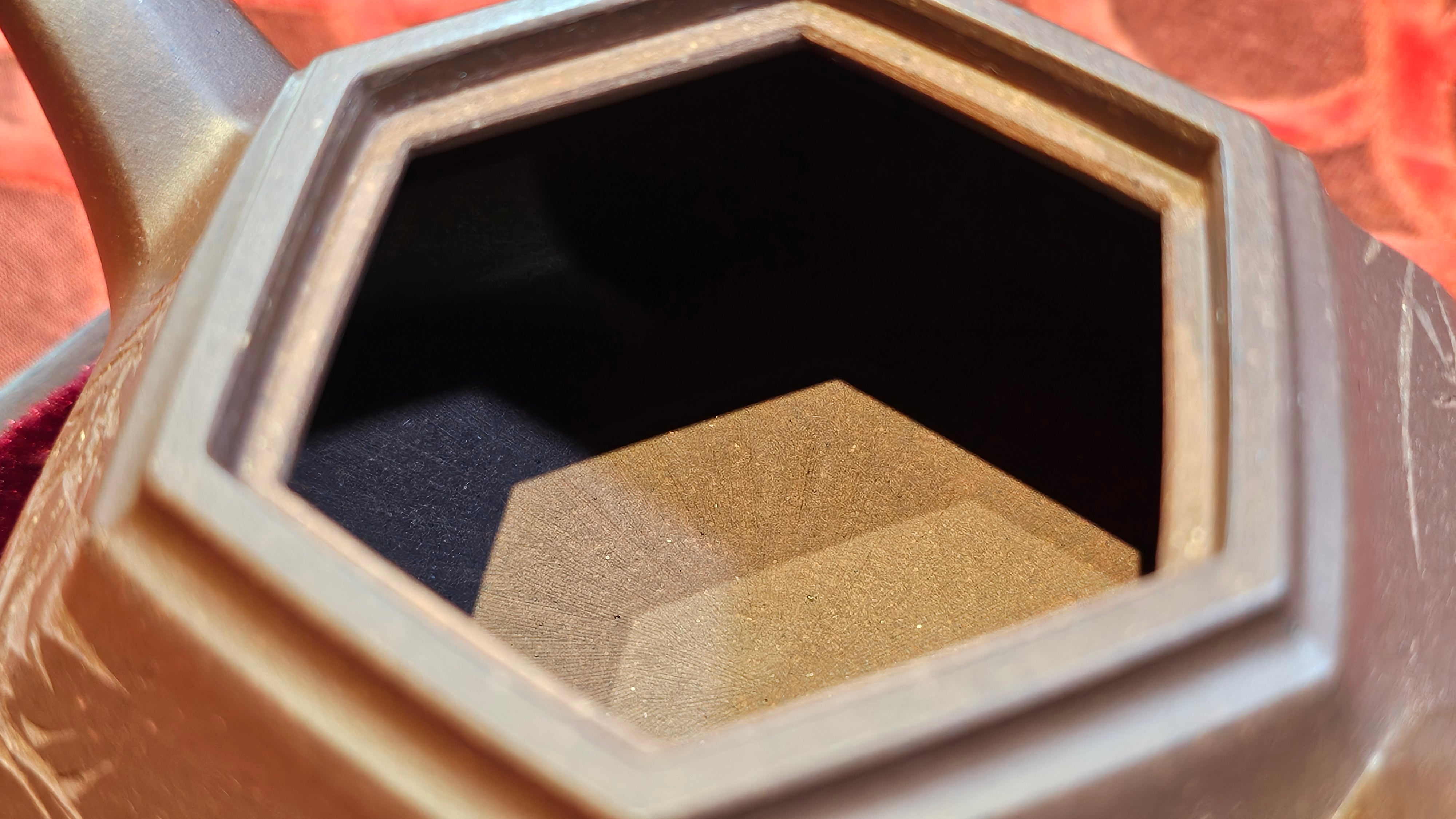 《六方半月》"Liu Fang Ban Yue", 289.3ml, "品茗却在香醇外，此是人生一味禅" and Bamboo engraving, Di Cao Qing Zi Ni 底槽青紫泥, by L2A Senior Consummate Artist Yuan Hui 袁辉 ~ Congratulations to Mr J.G., 0150hrs 20th July 2025! New South Wales, Australia🇦🇺!