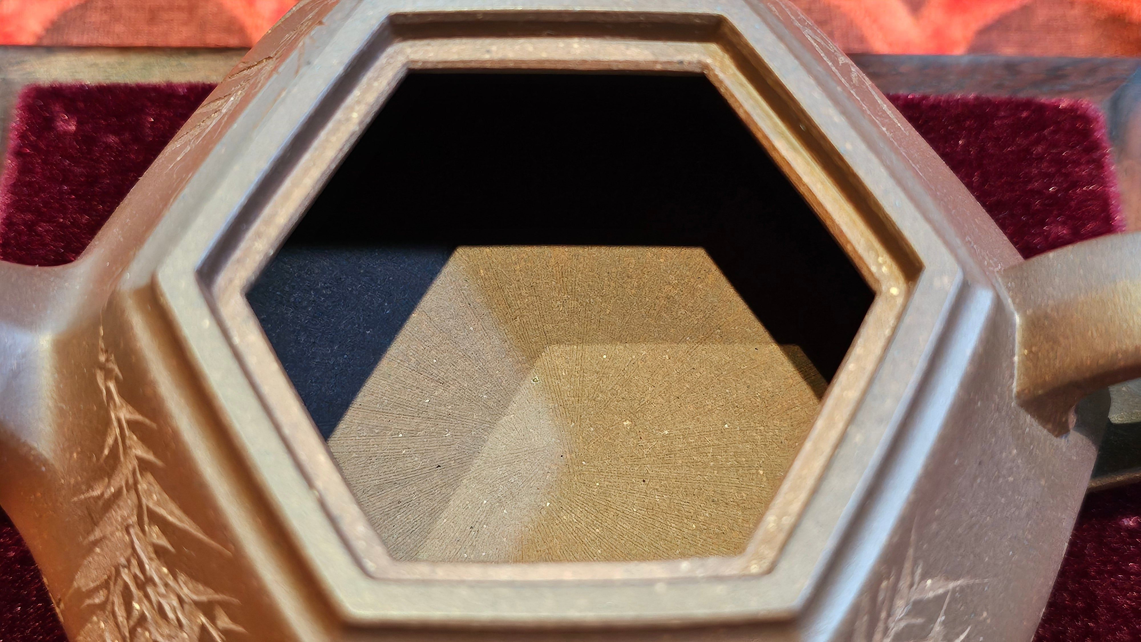 《六方半月》"Liu Fang Ban Yue", 289.3ml, "品茗却在香醇外，此是人生一味禅" and Bamboo engraving, Di Cao Qing Zi Ni 底槽青紫泥, by L2A Senior Consummate Artist Yuan Hui 袁辉 ~ Congratulations to Mr J.G., 0150hrs 20th July 2025! New South Wales, Australia🇦🇺!