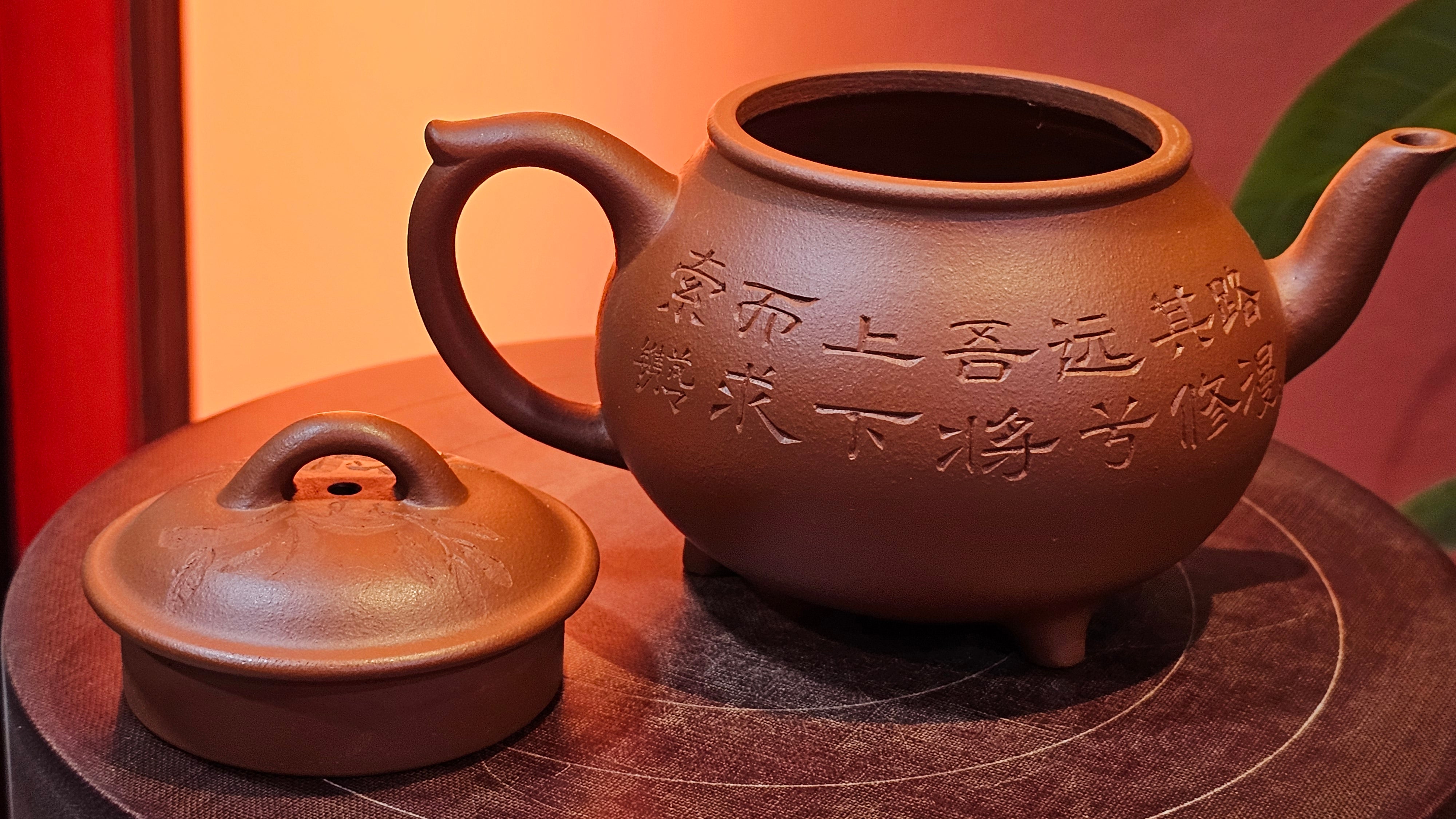 Meng Chen San Zu《孟臣三足》, 186.6ml, Xiao Hong Ni 小红泥, by our Craftsman Zhang Huan 张欢, Engraving by Craftsman Pe'eng Pe'eng 芃芃 ~ Congratulations!to Ms C.W., 1158hrs 20th July 2025, Sunnyvale, CA.