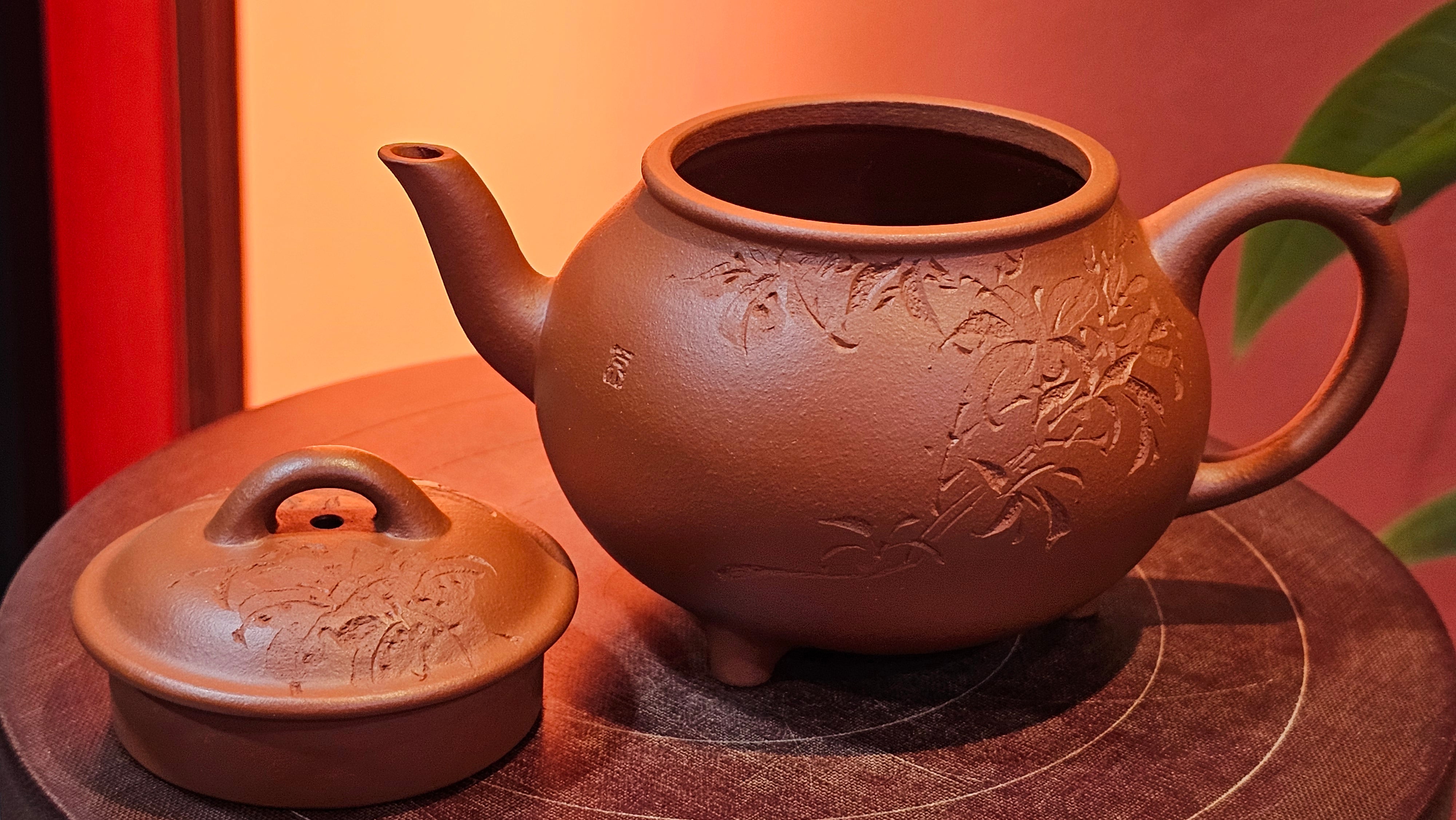 Meng Chen San Zu《孟臣三足》, 186.6ml, Xiao Hong Ni 小红泥, by our Craftsman Zhang Huan 张欢, Engraving by Craftsman Pe'eng Pe'eng 芃芃 ~ Congratulations!to Ms C.W., 1158hrs 20th July 2025, Sunnyvale, CA.