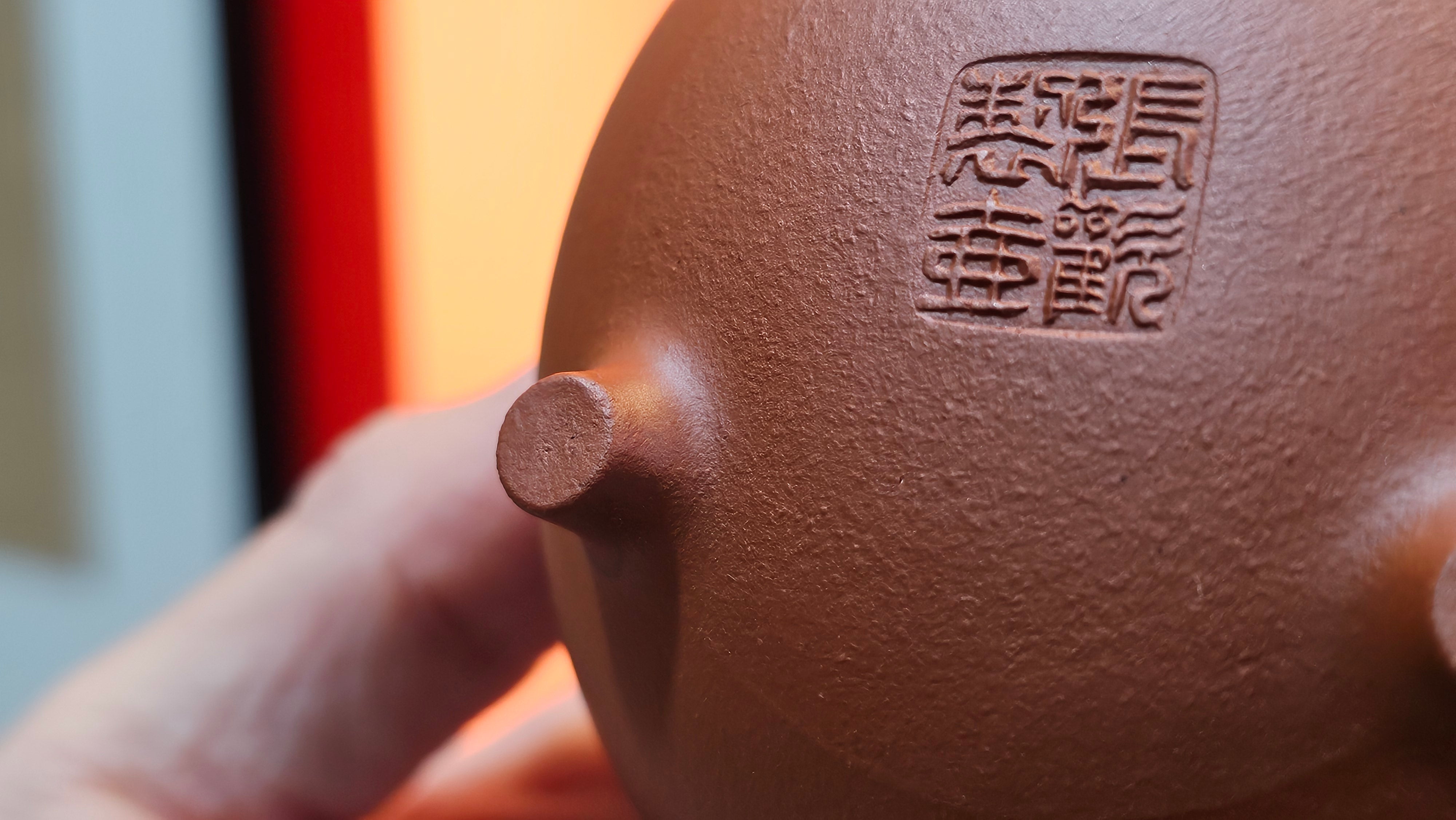 Meng Chen San Zu《孟臣三足》, 186.6ml, Xiao Hong Ni 小红泥, by our Craftsman Zhang Huan 张欢, Engraving by Craftsman Pe'eng Pe'eng 芃芃 ~ Congratulations!to Ms C.W., 1158hrs 20th July 2025, Sunnyvale, CA.