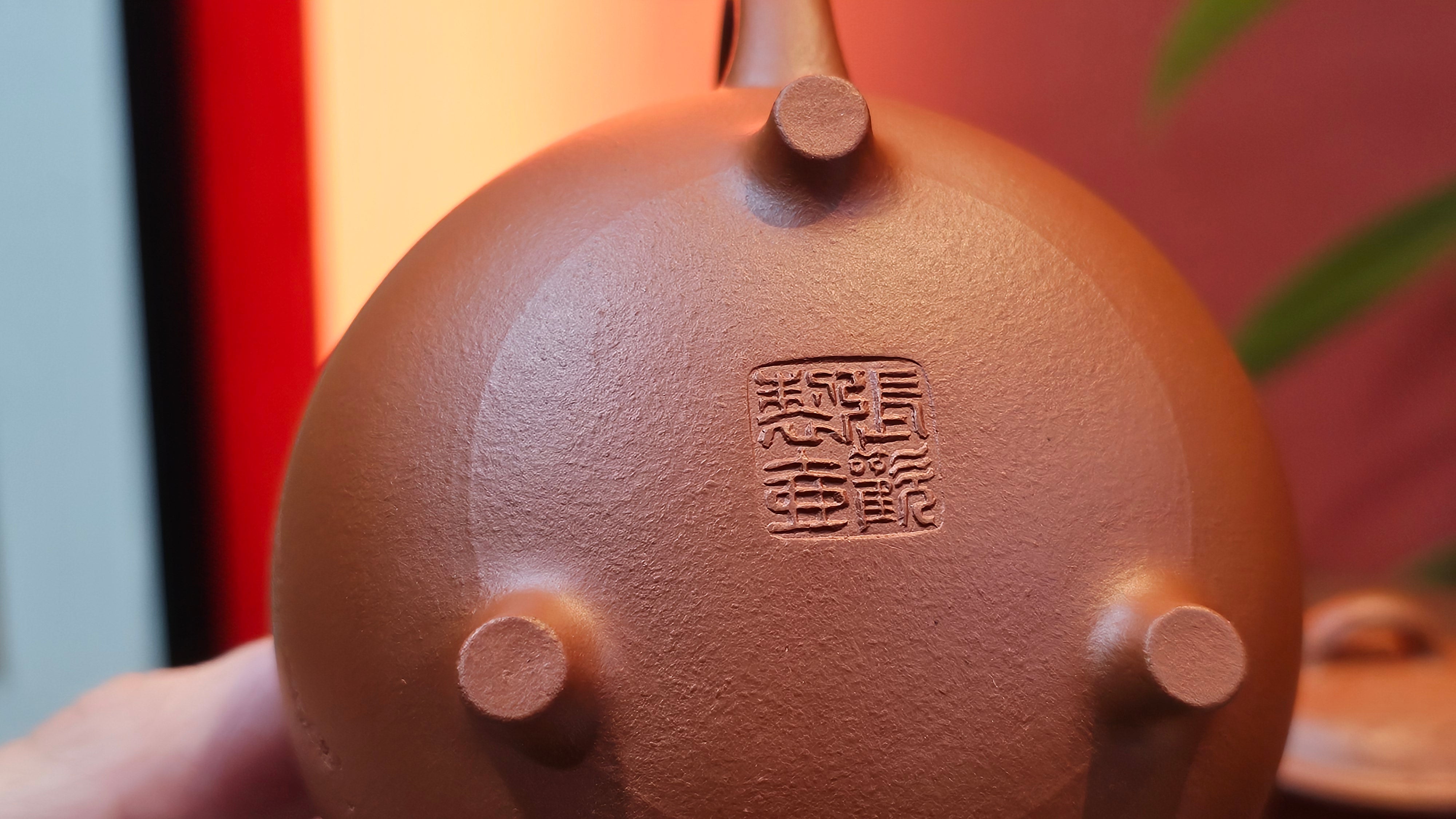 Meng Chen San Zu《孟臣三足》, 186.6ml, Xiao Hong Ni 小红泥, by our Craftsman Zhang Huan 张欢, Engraving by Craftsman Pe'eng Pe'eng 芃芃 ~ Congratulations!to Ms C.W., 1158hrs 20th July 2025, Sunnyvale, CA.