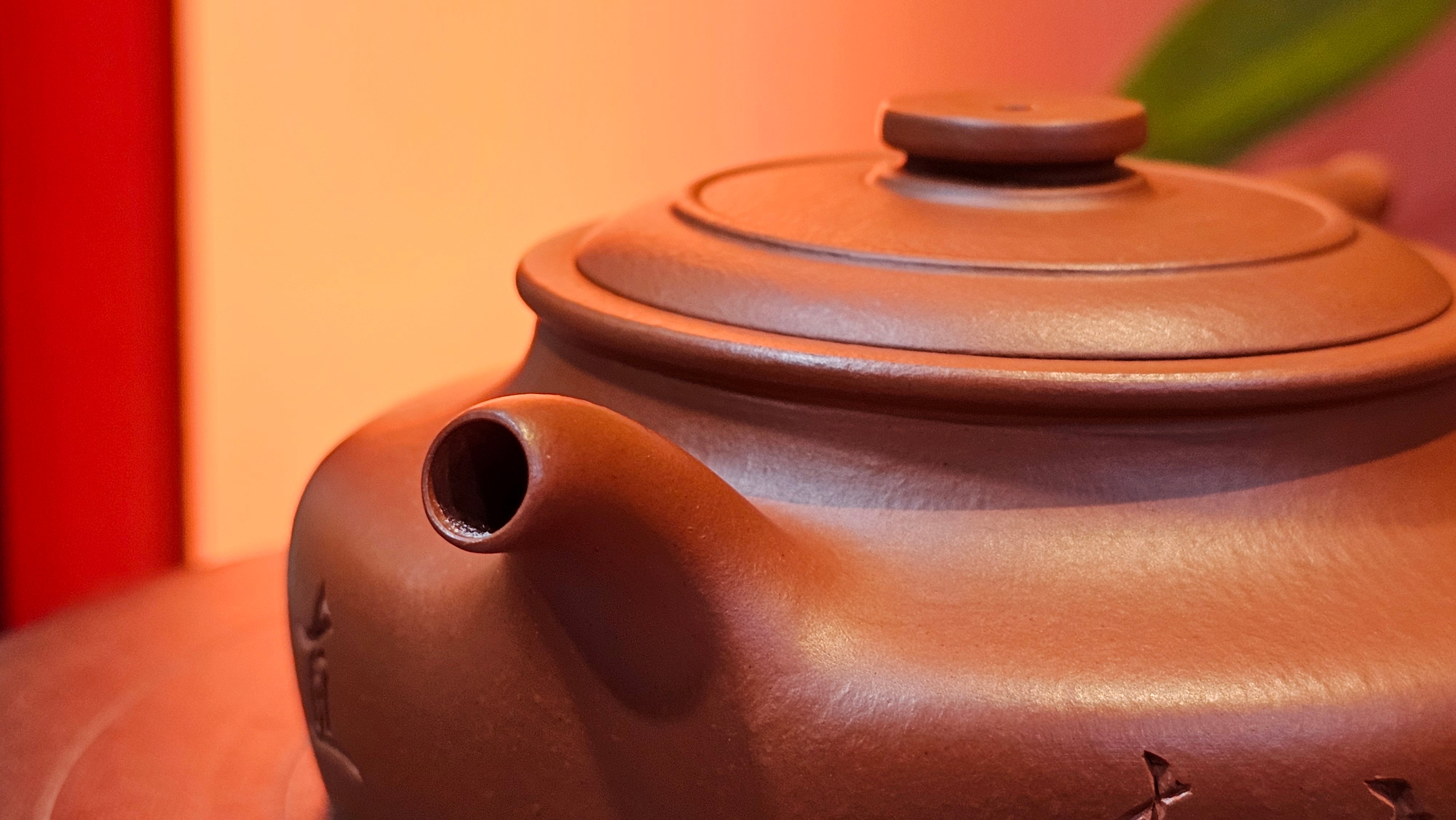 Hua Ting 华庭, 206.8ml (complex, large: 14cm long, 10cm wide), Xiao Mei Yao Zhu Ni 小煤窑朱泥,  by Craftsman Chen Yue Fei 陈跃飞, Engraving by Craftsman Yi De Shu 一德书 ~ Congratulations to Mr A.R.!, 1714hrs 21st July 2025, Talent!OR.