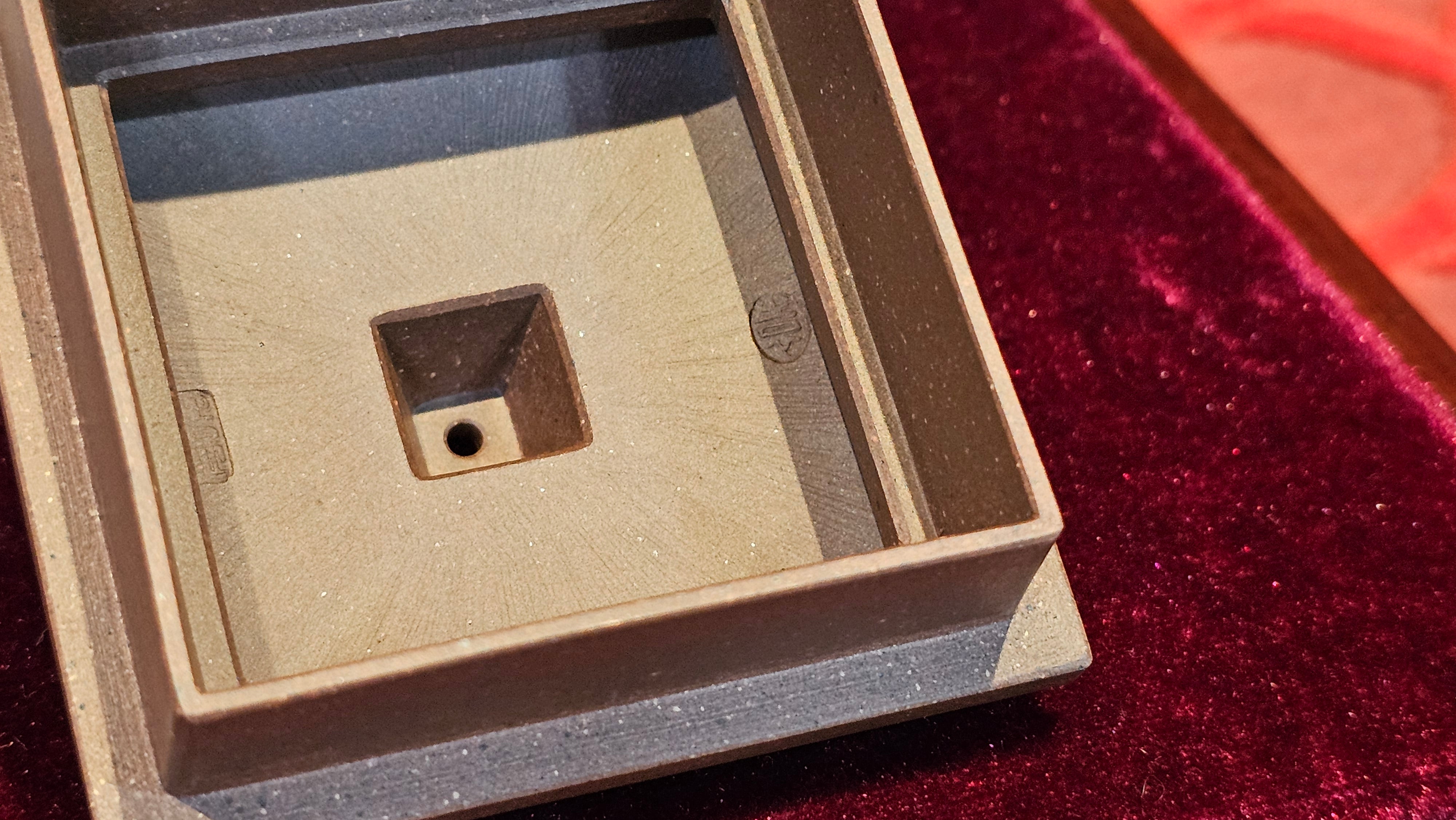 《若思四方》"Ruo Si Si Fang", 251.9ml, with Engraving, Di Cao Qing Zi Ni 底槽青紫泥, by L2A Senior Consummate Artist Yuan Hui 袁辉 ~ Congratulations to Mr D.H.! 0859hrs 13th Sept 2025, Baldwin Park! CA.