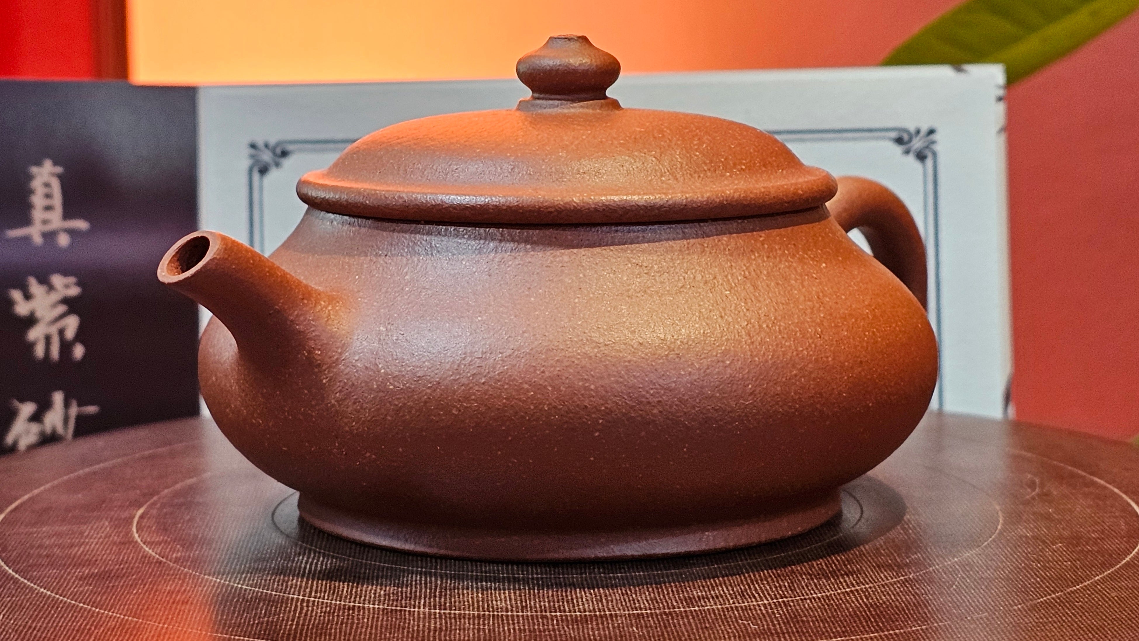 Ming Lu 明炉, 157.6ml, Hong Jiang Po Ni 红降坡泥, by our Collaborative Craftsman Chen Gui Zhi 陈桂枝。(Red JiangPoNi is rarer than Yellow JiangPoNi, XiaoMeiYao ZhuNi & ZhaoZhuang ZhuNi) ~ Congratulations to Mr J.K.! 1815hrs 1st August 2025, Stolberg, Germany🇩🇪