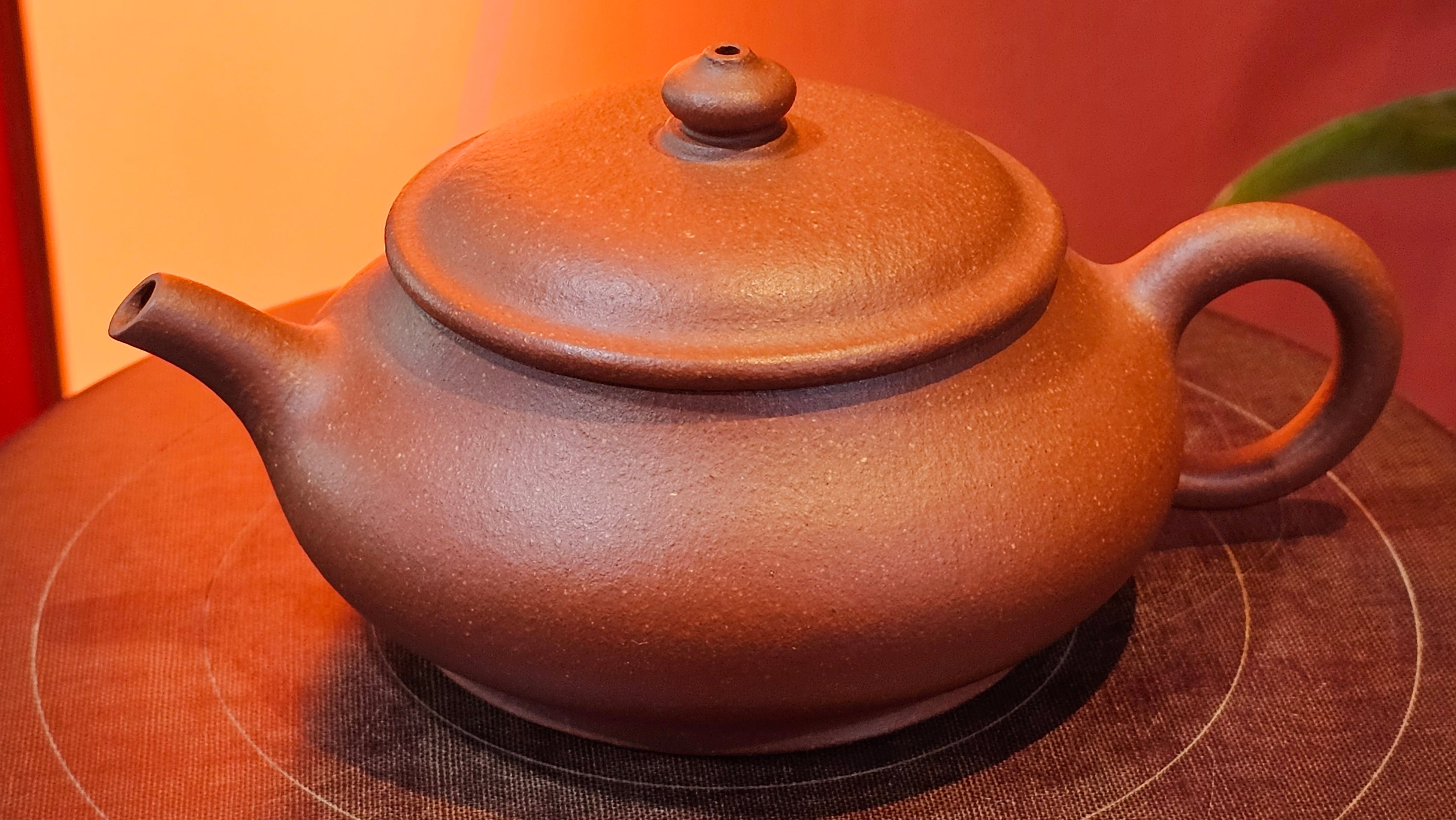 Ming Lu 明炉, 157.6ml, Hong Jiang Po Ni 红降坡泥, by our Collaborative Craftsman Chen Gui Zhi 陈桂枝。(Red JiangPoNi is rarer than Yellow JiangPoNi, XiaoMeiYao ZhuNi & ZhaoZhuang ZhuNi) ~ Congratulations to Mr J.K.! 1815hrs 1st August 2025, Stolberg, Germany🇩🇪