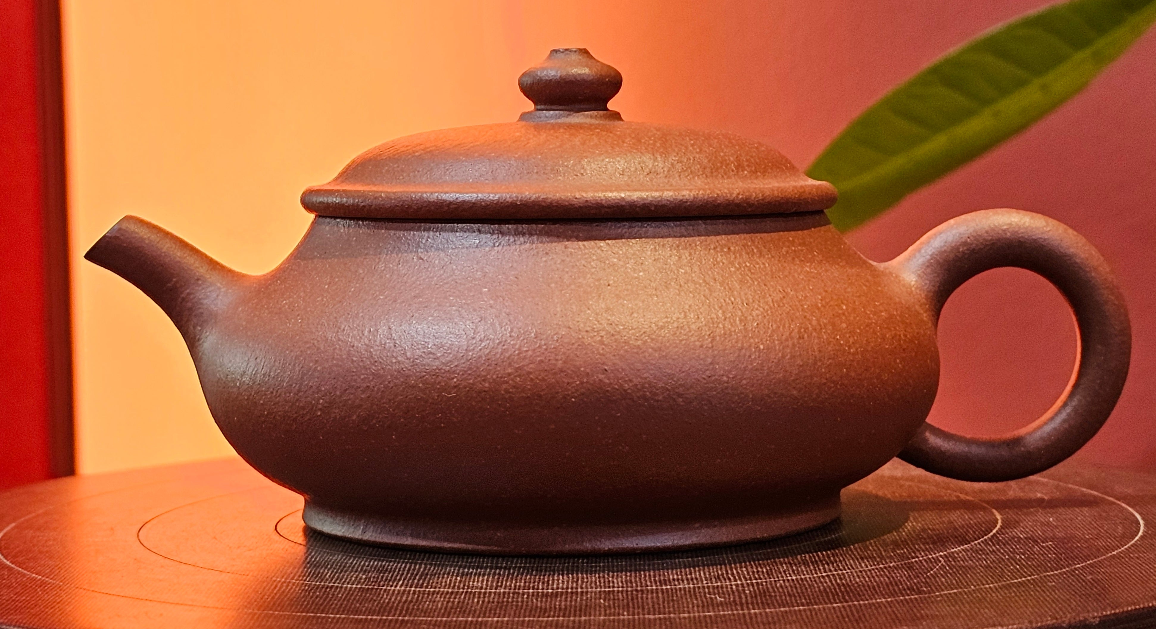 Ming Lu 明炉, 157.6ml, Hong Jiang Po Ni 红降坡泥, by our Collaborative Craftsman Chen Gui Zhi 陈桂枝。(Red JiangPoNi is rarer than Yellow JiangPoNi, XiaoMeiYao ZhuNi & ZhaoZhuang ZhuNi) ~ Congratulations to Mr J.K.! 1815hrs 1st August 2025, Stolberg, Germany🇩🇪