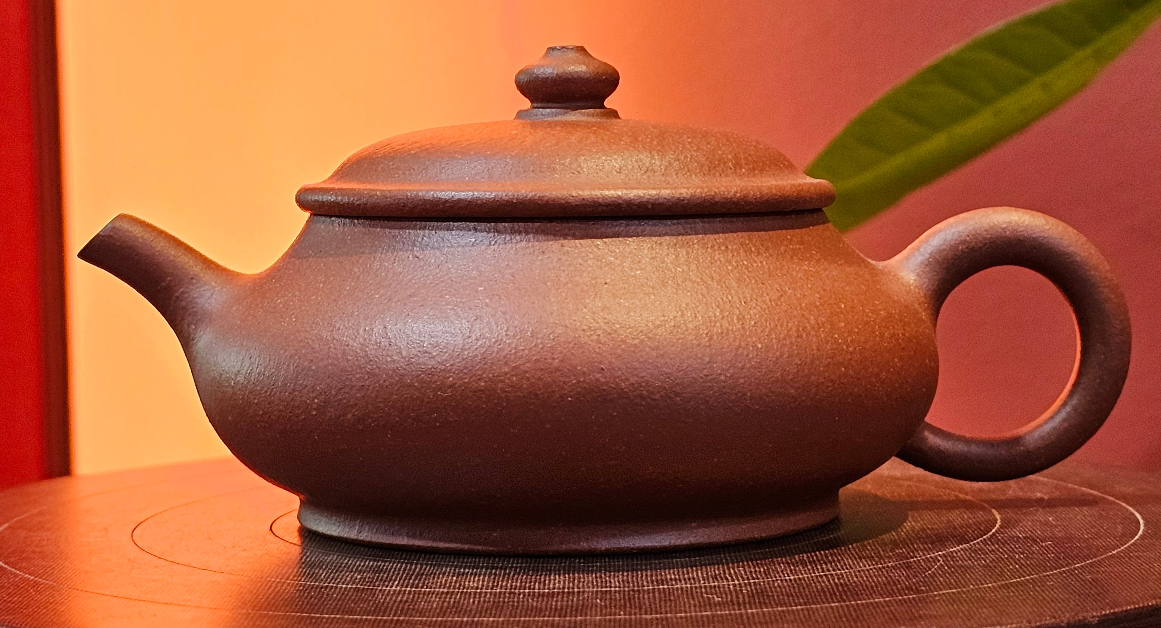 Ming Lu 明炉, 157.6ml, Hong Jiang Po Ni 红降坡泥, by our Collaborative Craftsman Chen Gui Zhi 陈桂枝。(Red JiangPoNi is rarer than Yellow JiangPoNi, XiaoMeiYao ZhuNi & ZhaoZhuang ZhuNi) ~ Congratulations to Mr J.K.! 1815hrs 1st August 2025, Stolberg, Germany🇩🇪