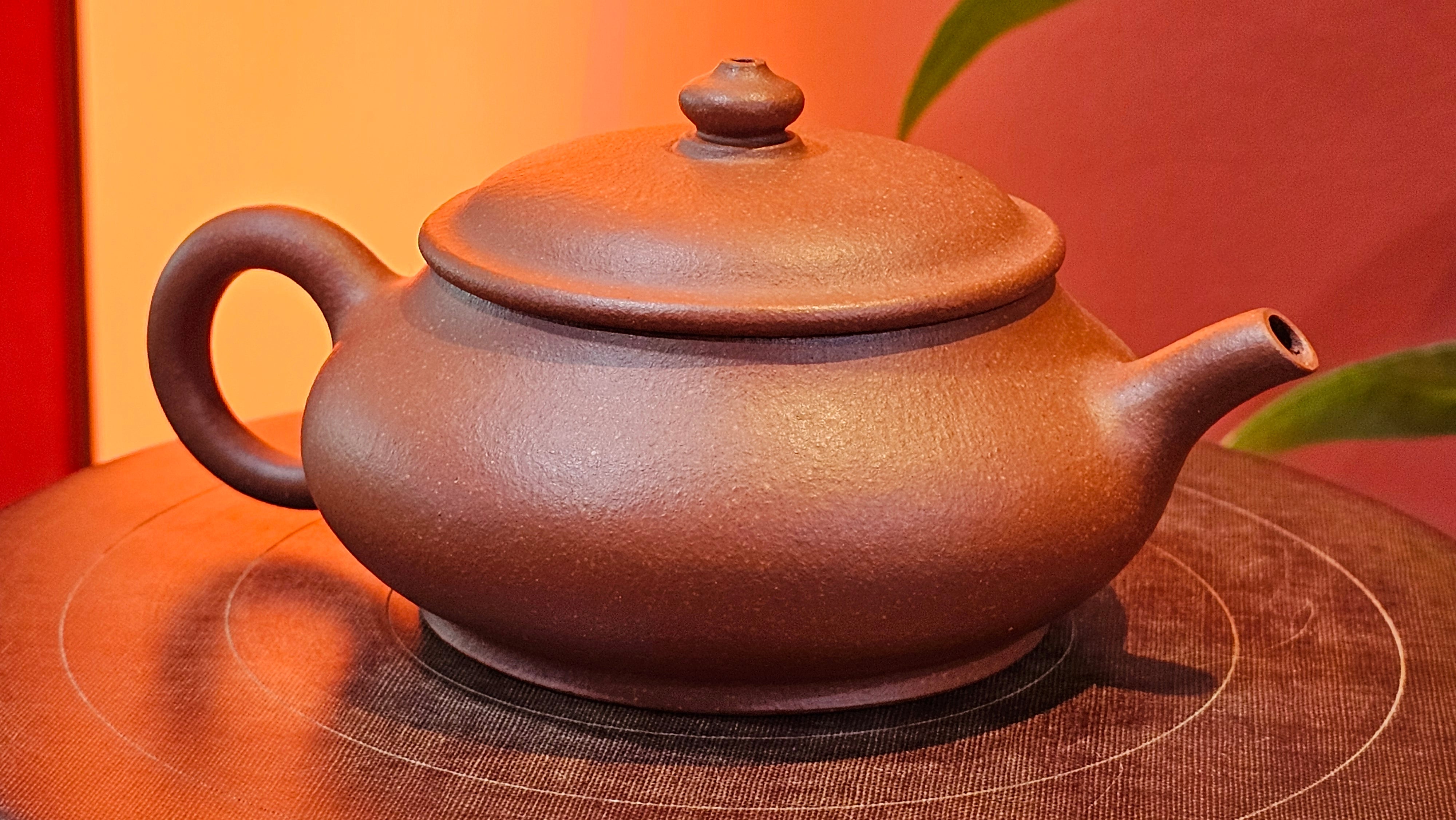 Ming Lu 明炉, 157.6ml, Hong Jiang Po Ni 红降坡泥, by our Collaborative Craftsman Chen Gui Zhi 陈桂枝。(Red JiangPoNi is rarer than Yellow JiangPoNi, XiaoMeiYao ZhuNi & ZhaoZhuang ZhuNi) ~ Congratulations to Mr J.K.! 1815hrs 1st August 2025, Stolberg, Germany🇩🇪