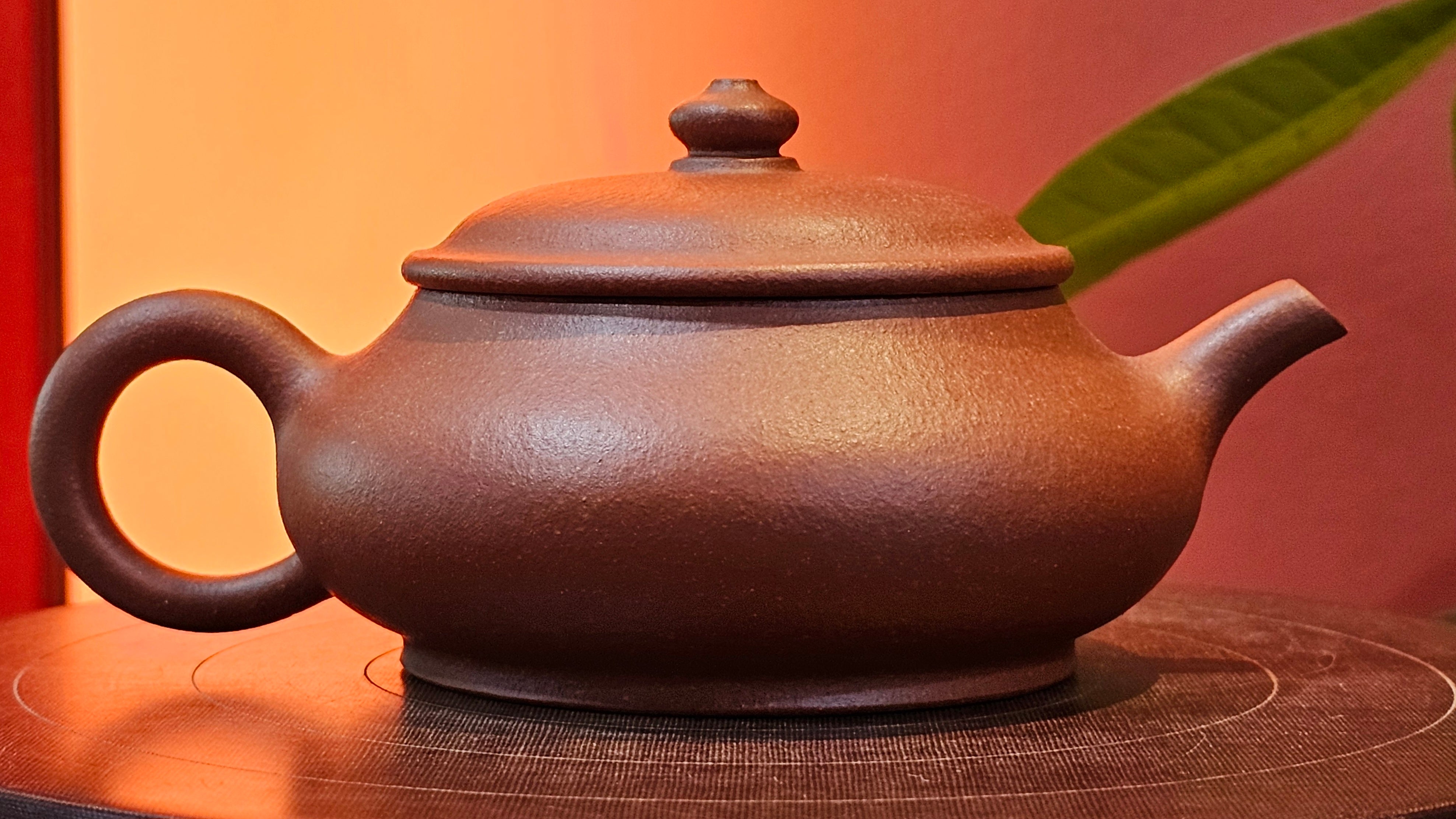 Ming Lu 明炉, 157.6ml, Hong Jiang Po Ni 红降坡泥, by our Collaborative Craftsman Chen Gui Zhi 陈桂枝。(Red JiangPoNi is rarer than Yellow JiangPoNi, XiaoMeiYao ZhuNi & ZhaoZhuang ZhuNi) ~ Congratulations to Mr J.K.! 1815hrs 1st August 2025, Stolberg, Germany🇩🇪