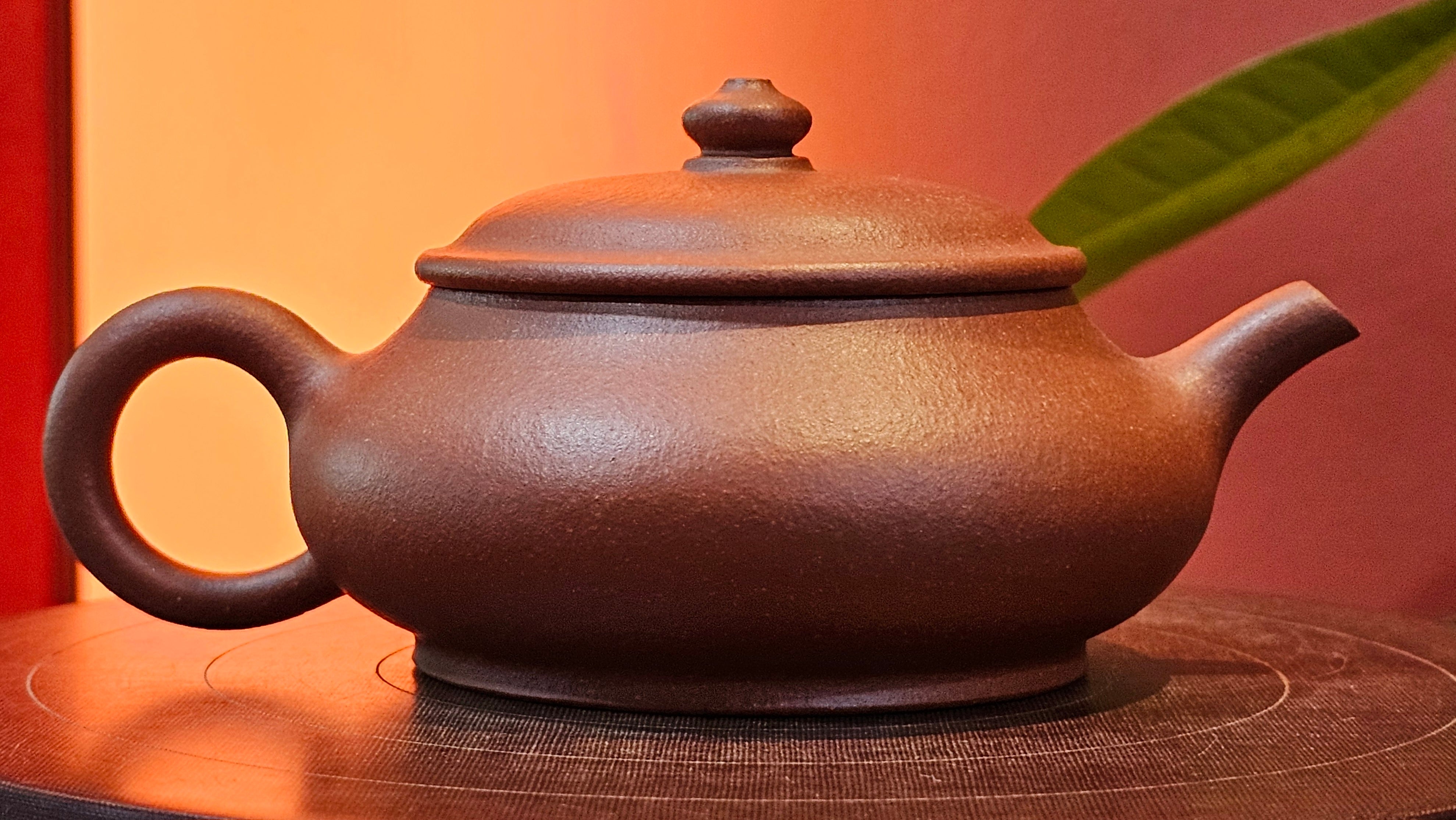 Ming Lu 明炉, 157.6ml, Hong Jiang Po Ni 红降坡泥, by our Collaborative Craftsman Chen Gui Zhi 陈桂枝。(Red JiangPoNi is rarer than Yellow JiangPoNi, XiaoMeiYao ZhuNi & ZhaoZhuang ZhuNi) ~ Congratulations to Mr J.K.! 1815hrs 1st August 2025, Stolberg, Germany🇩🇪