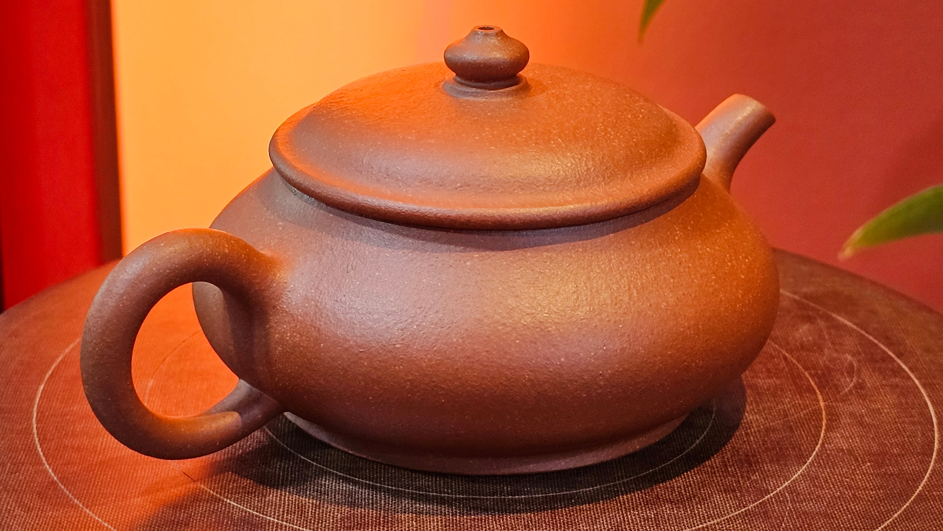 Ming Lu 明炉, 157.6ml, Hong Jiang Po Ni 红降坡泥, by our Collaborative Craftsman Chen Gui Zhi 陈桂枝。(Red JiangPoNi is rarer than Yellow JiangPoNi, XiaoMeiYao ZhuNi & ZhaoZhuang ZhuNi) ~ Congratulations to Mr J.K.! 1815hrs 1st August 2025, Stolberg, Germany🇩🇪