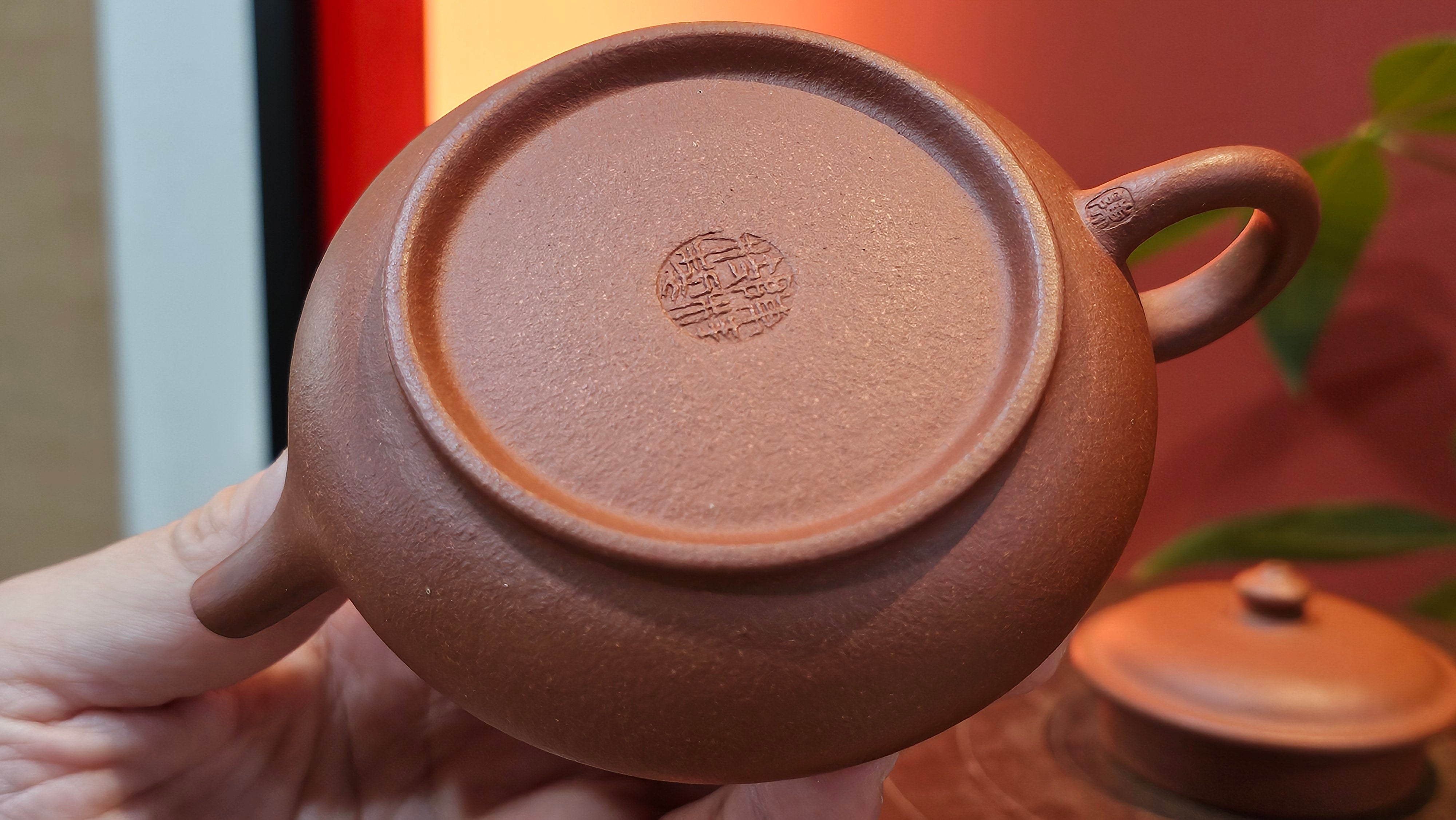 Ming Lu 明炉, 157.6ml, Hong Jiang Po Ni 红降坡泥, by our Collaborative Craftsman Chen Gui Zhi 陈桂枝。(Red JiangPoNi is rarer than Yellow JiangPoNi, XiaoMeiYao ZhuNi & ZhaoZhuang ZhuNi) ~ Congratulations to Mr J.K.! 1815hrs 1st August 2025, Stolberg, Germany🇩🇪