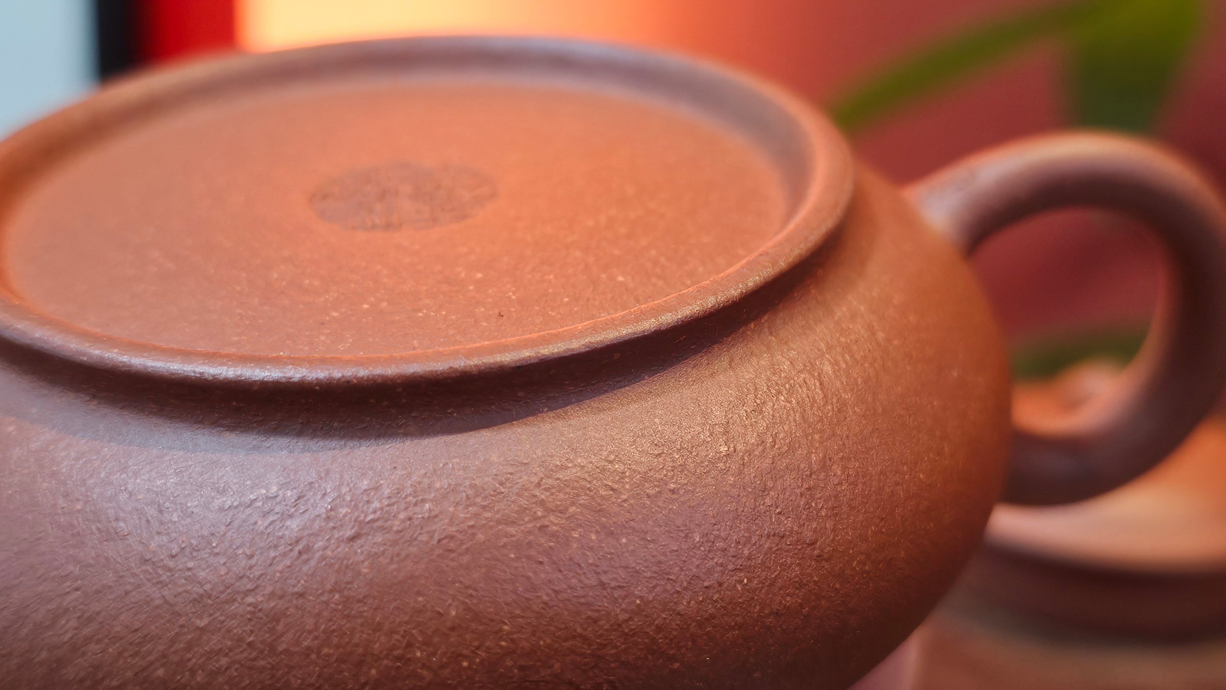 Ming Lu 明炉, 157.6ml, Hong Jiang Po Ni 红降坡泥, by our Collaborative Craftsman Chen Gui Zhi 陈桂枝。(Red JiangPoNi is rarer than Yellow JiangPoNi, XiaoMeiYao ZhuNi & ZhaoZhuang ZhuNi) ~ Congratulations to Mr J.K.! 1815hrs 1st August 2025, Stolberg, Germany🇩🇪