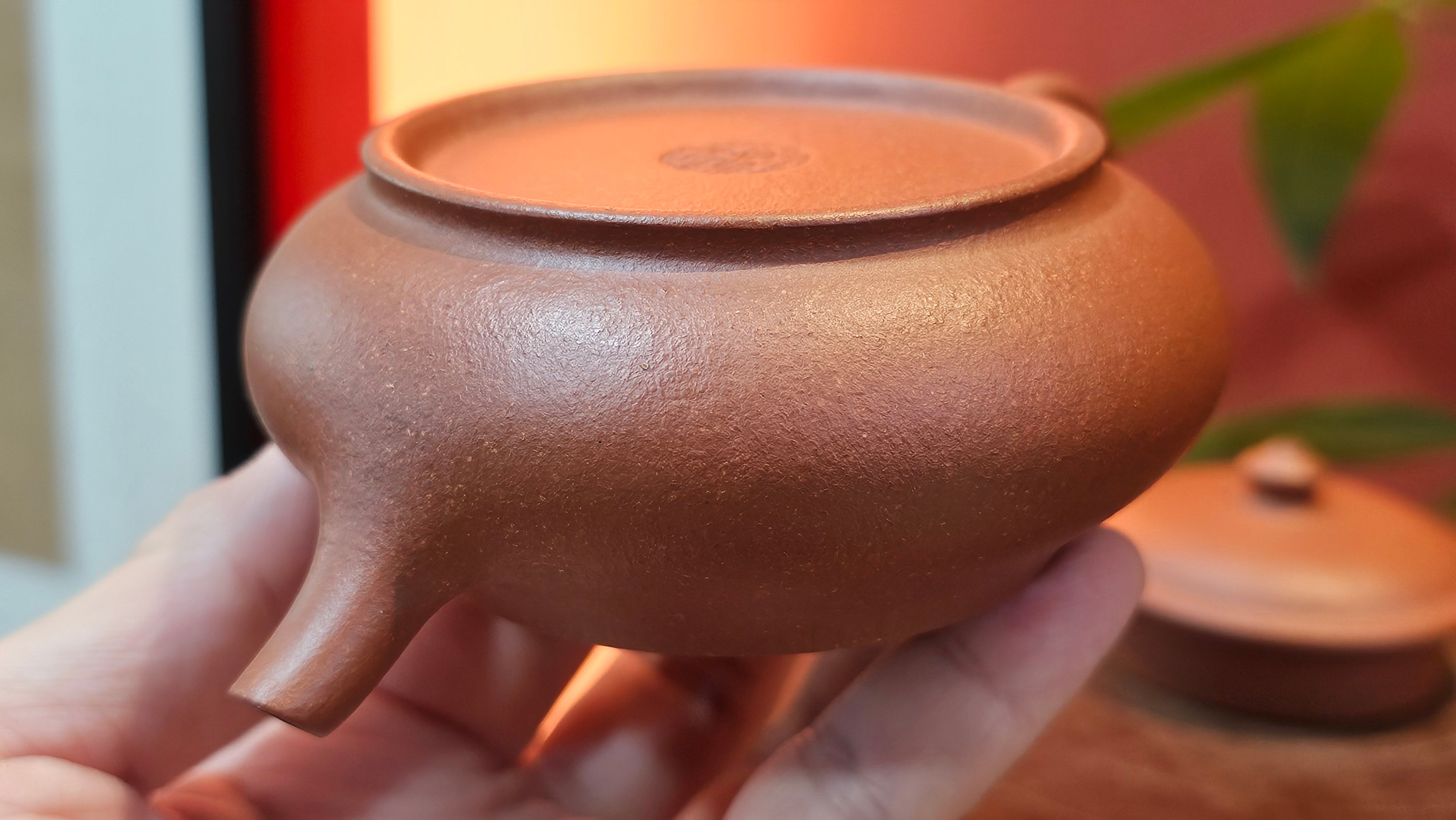 Ming Lu 明炉, 157.6ml, Hong Jiang Po Ni 红降坡泥, by our Collaborative Craftsman Chen Gui Zhi 陈桂枝。(Red JiangPoNi is rarer than Yellow JiangPoNi, XiaoMeiYao ZhuNi & ZhaoZhuang ZhuNi) ~ Congratulations to Mr J.K.! 1815hrs 1st August 2025, Stolberg, Germany🇩🇪